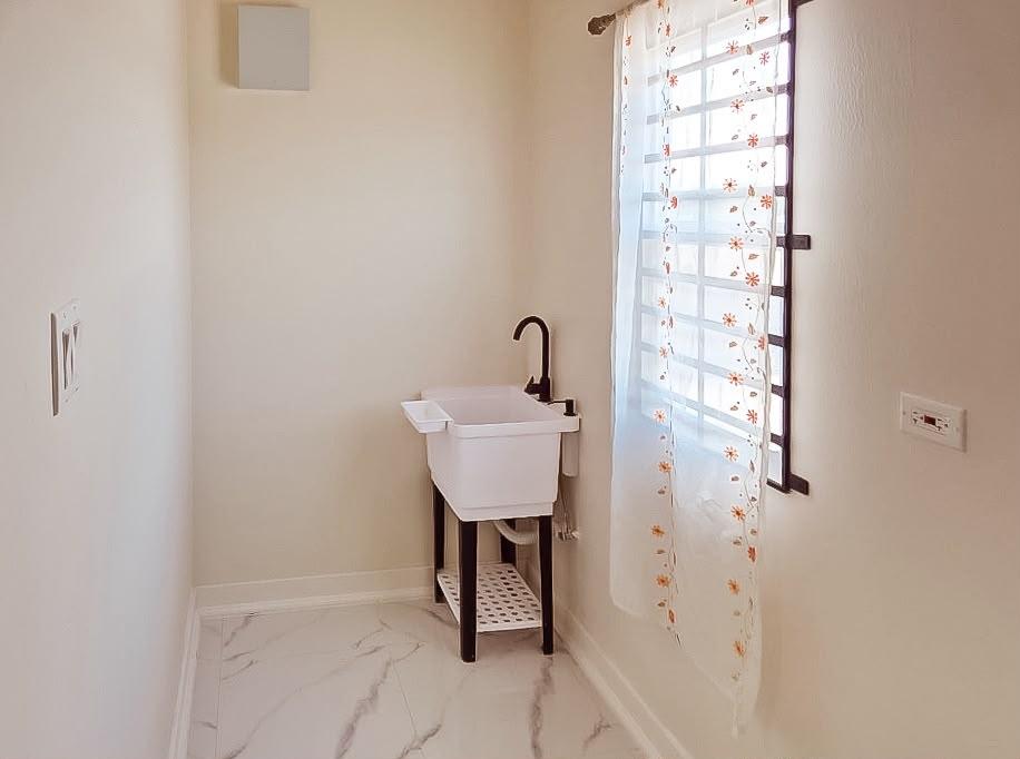 House For Rent: CORAL SPRING ESTATE, Coral Spring | $130,000 photo 11