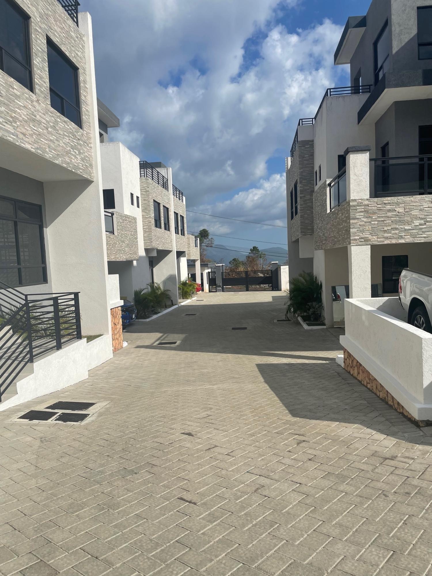 Apartment For Rent: HYDRA DR SMOKEYVALE, KGN1, Kingston 19 | $1,600 photo 2