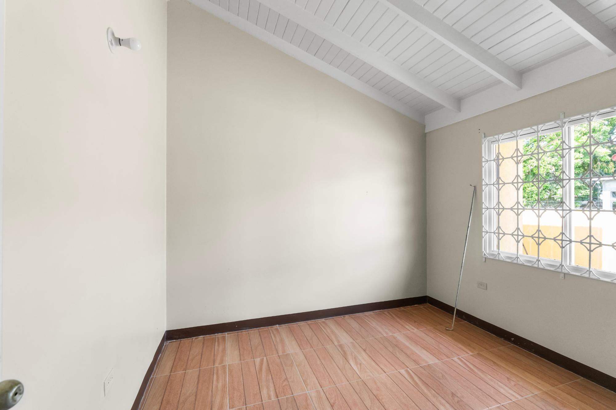 House For Rent: MOCKINGBIRD CIRCLE, THE A, Old Harbour | $75,000 photo 4