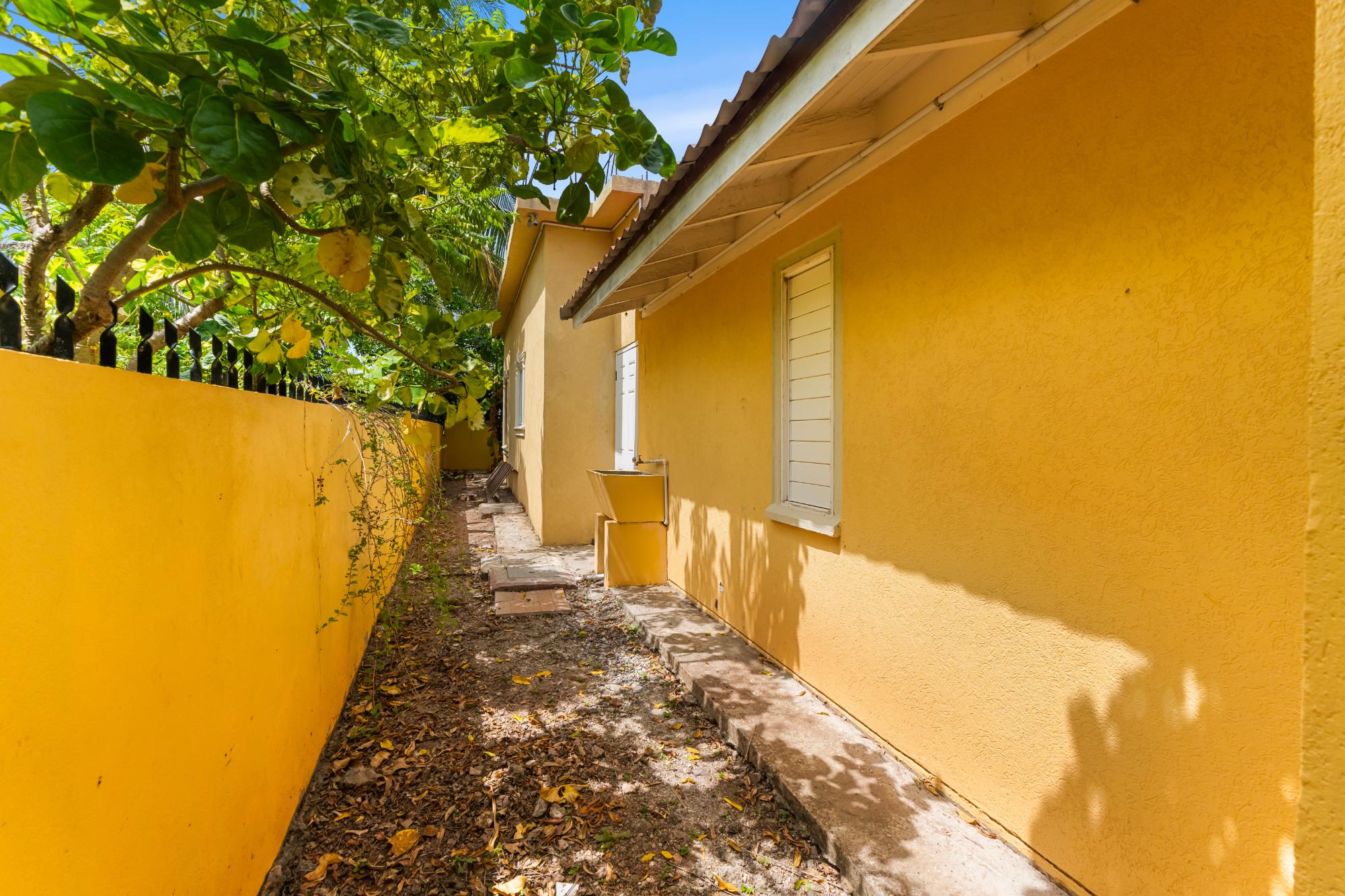 House For Rent: MOCKINGBIRD CIRCLE, THE A, Old Harbour | $75,000 photo 10