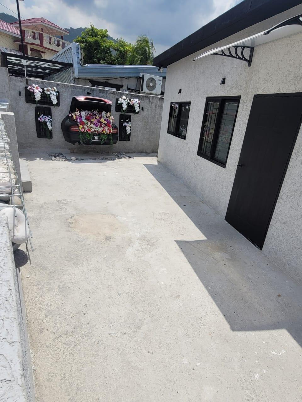 Apartment For Rent: BEALE AVENUE, KINGSTON 7, Kingston 7 | $160,000 photo 2