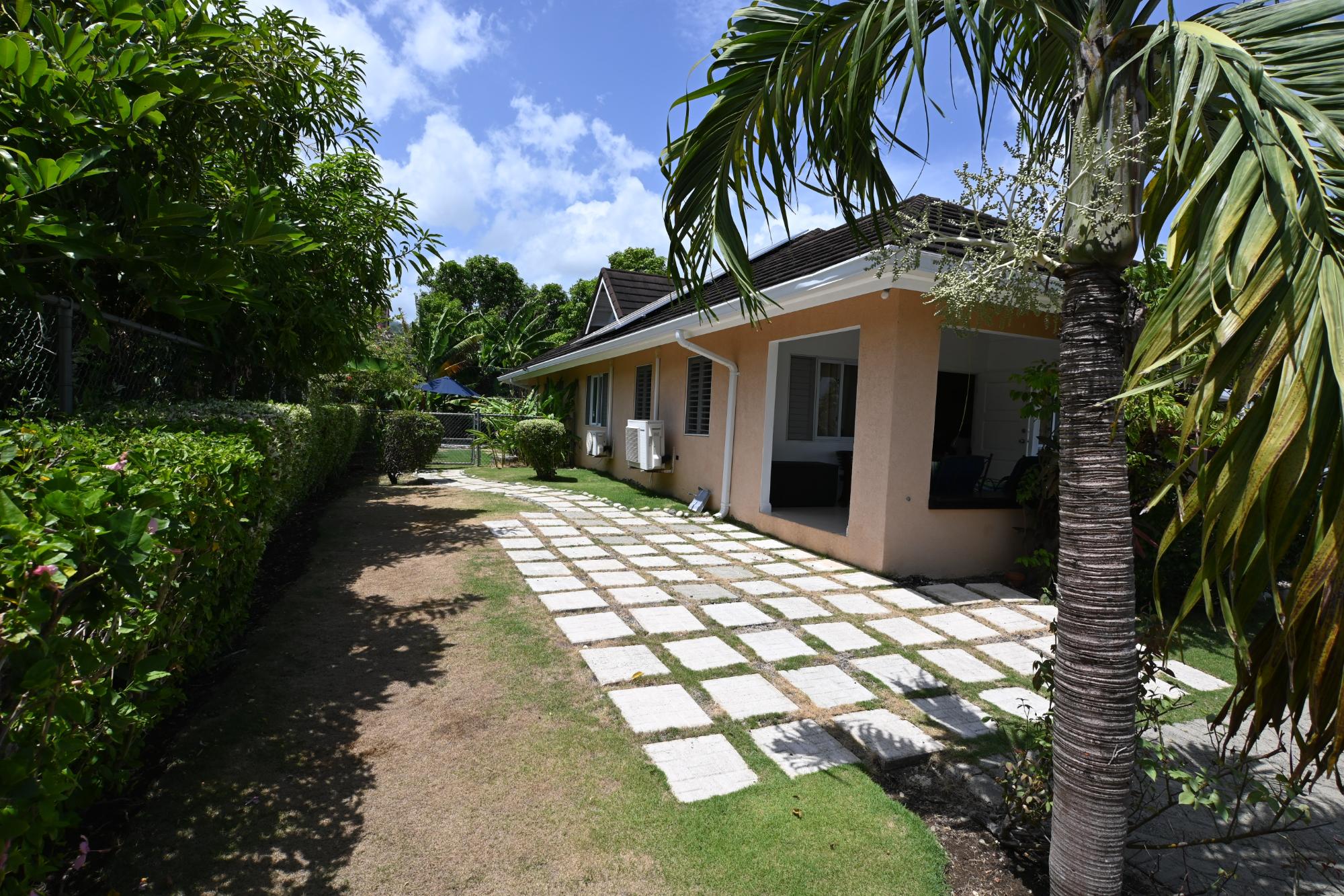 House For Rent: PAPAYA AVENUE, Richmond | $2,400 photo 17