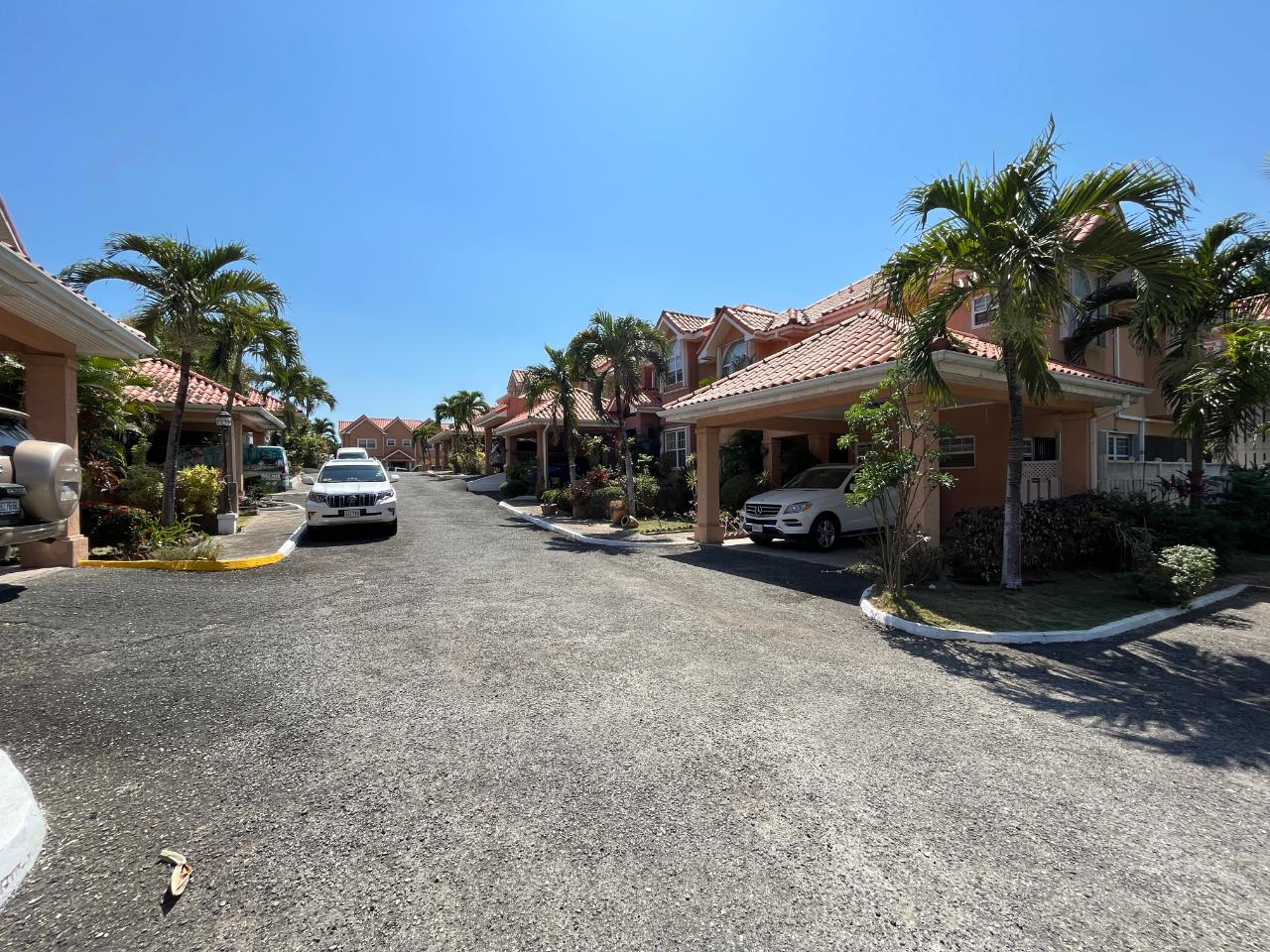 Townhouse For Rent: BARBICAN ROAD, Kingston 6 | $3,300 photo 16