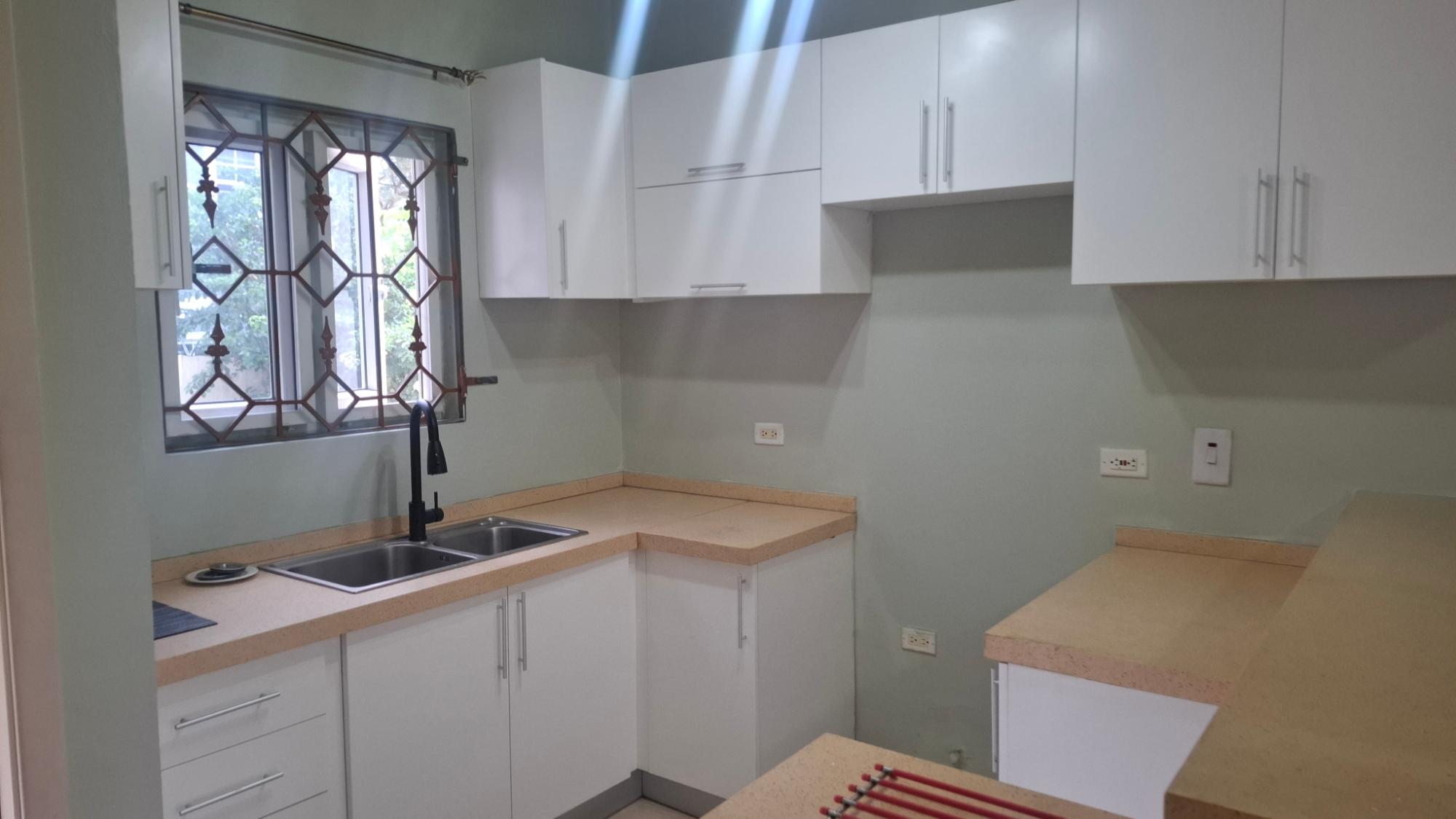Apartment For Rent: ROEHAMPTON DRIVE, Kingston 19 | $160,000 photo 12