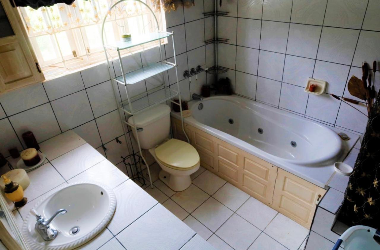 House For Sale: GREAT POND, OCHO RIOS, ST, Ocho Rios | $400,000 photo 11