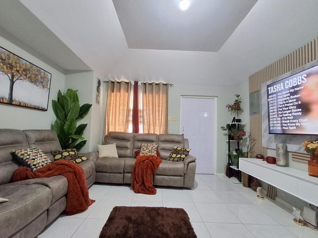 House For Rent: HARTLAND ESTATE, ST ANN, Laughlands | $1,200 photo 4