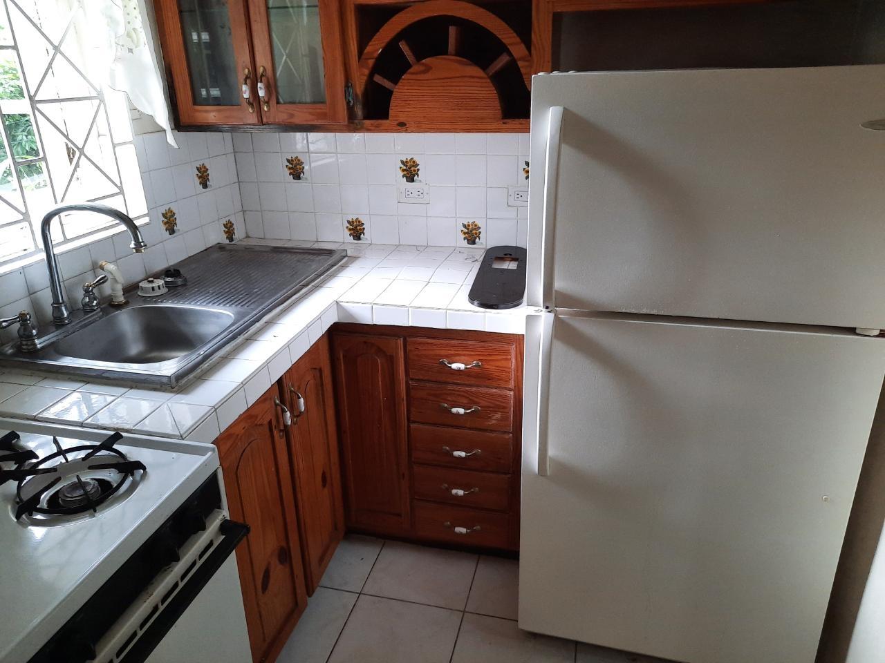 Apartment For Rent: GOLDEN SPRING ROAD, Kingston 9 | $80,000 photo 6