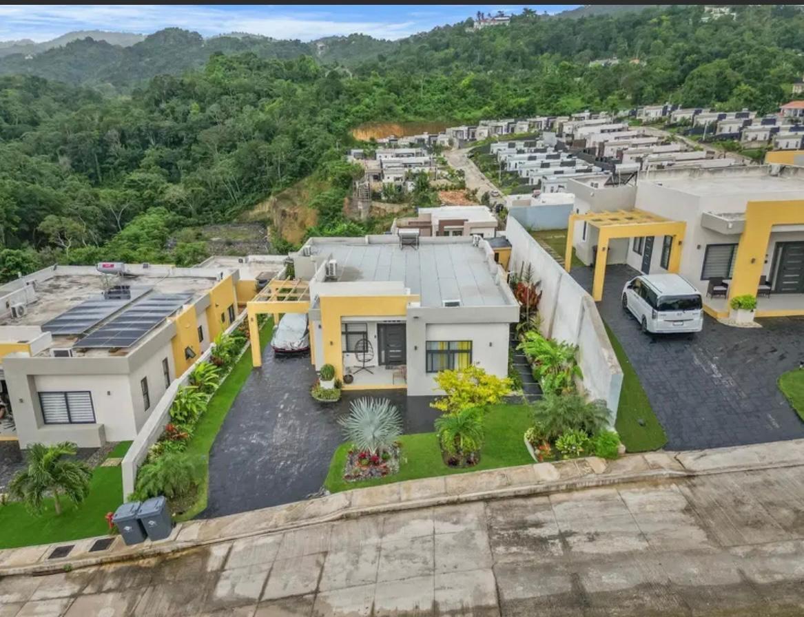 House For Rent: PYRAMID POINT, Ocho Rios | $2,600 photo 10