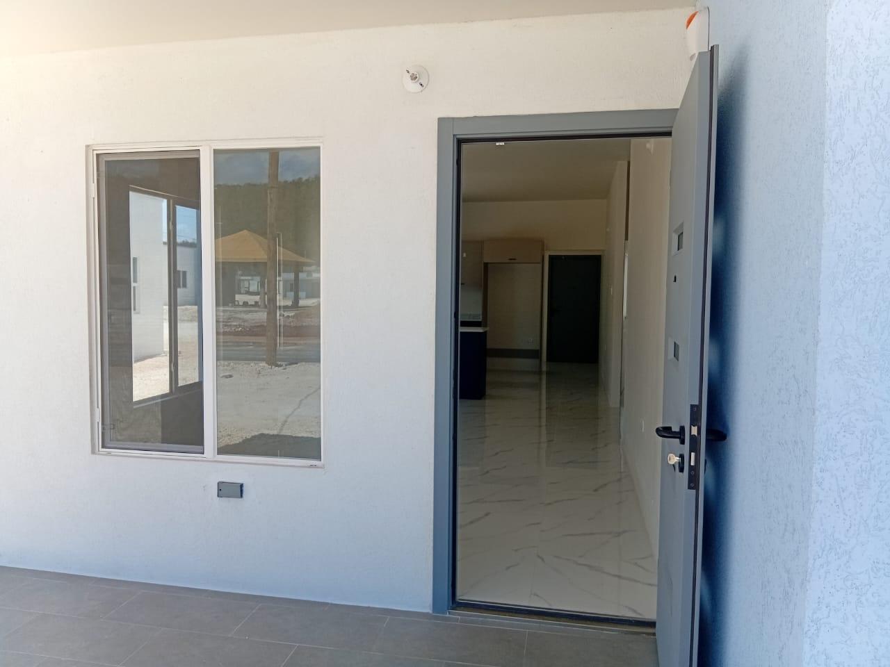 House For Rent: CORAL SPRING ESTATE, Coral Spring | $180,000 photo 2
