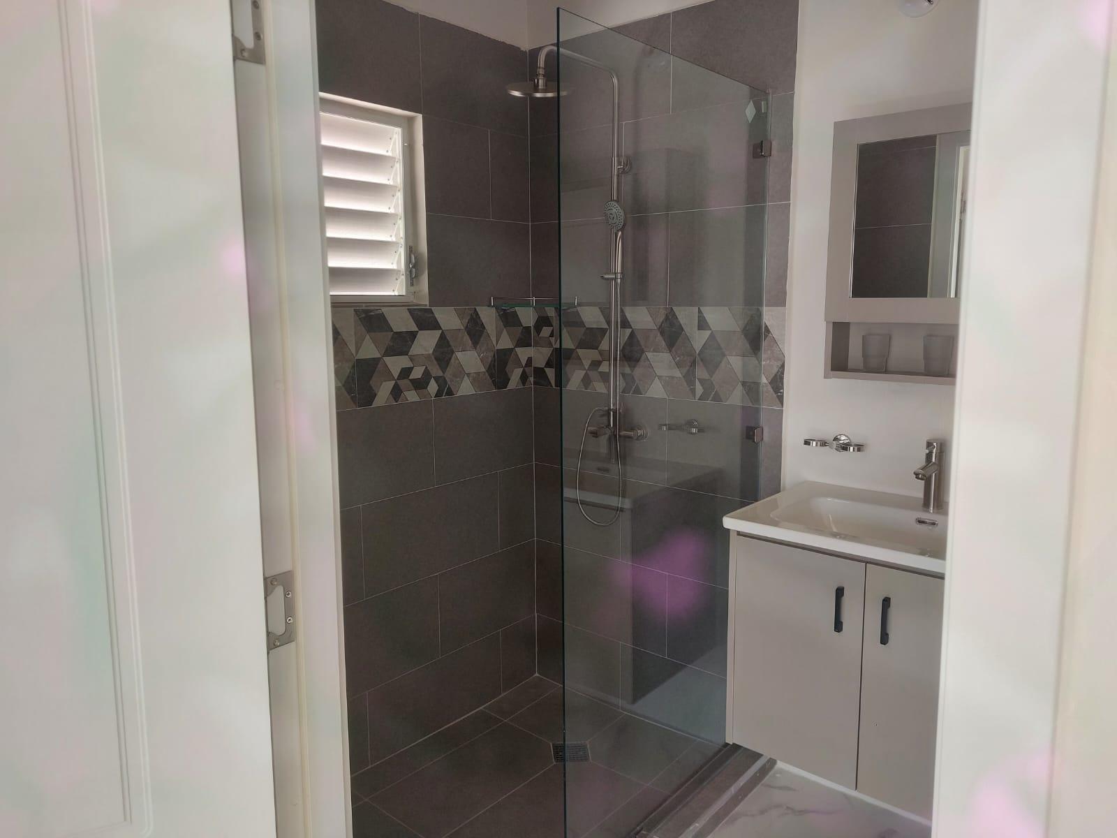 House For Rent: CORAL SPRING ESTATE, Coral Spring | $180,000 photo 17