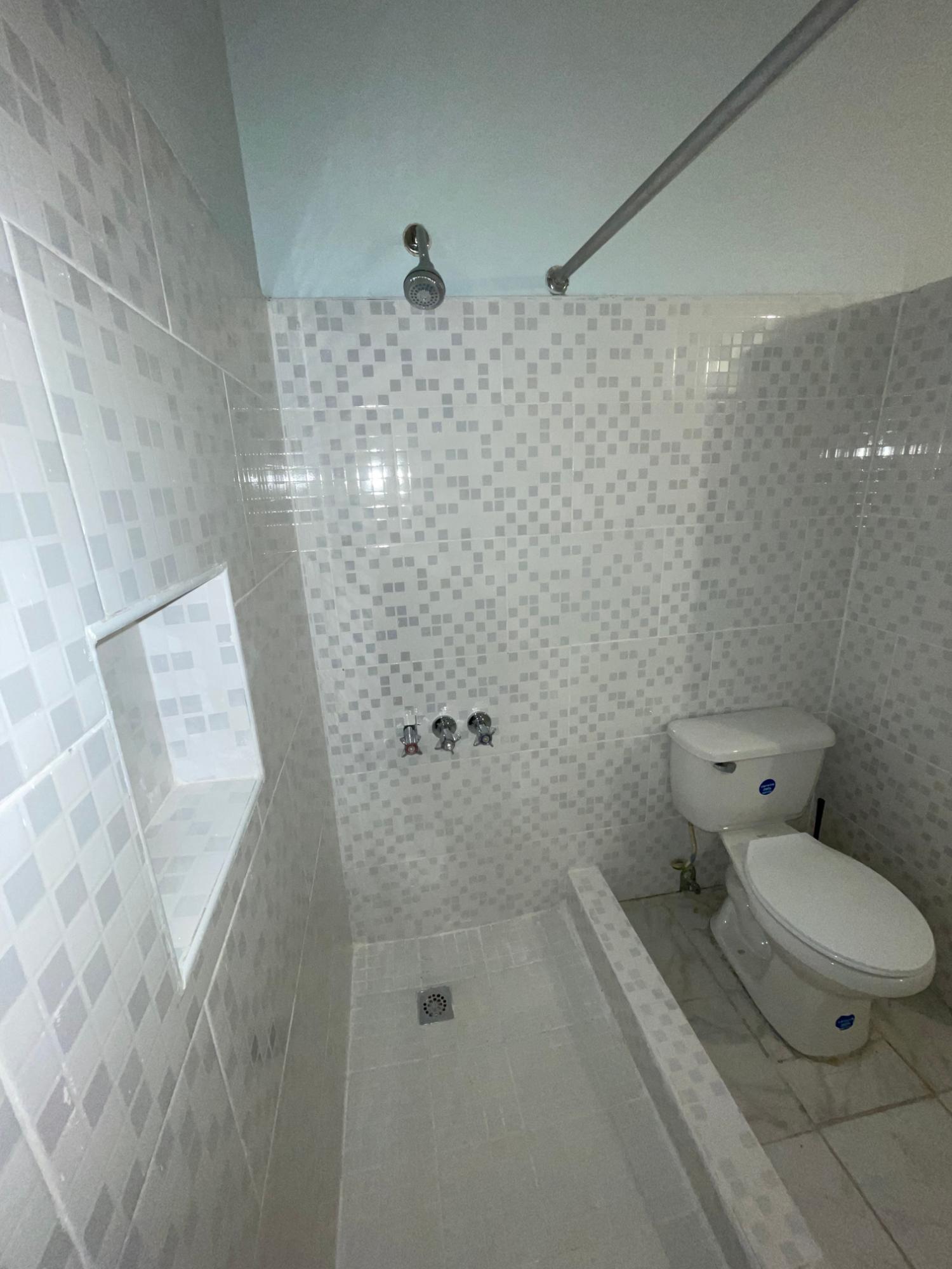 House For Sale: WIDCOMBE ROAD, Kingston 6 | $900,000 photo 11