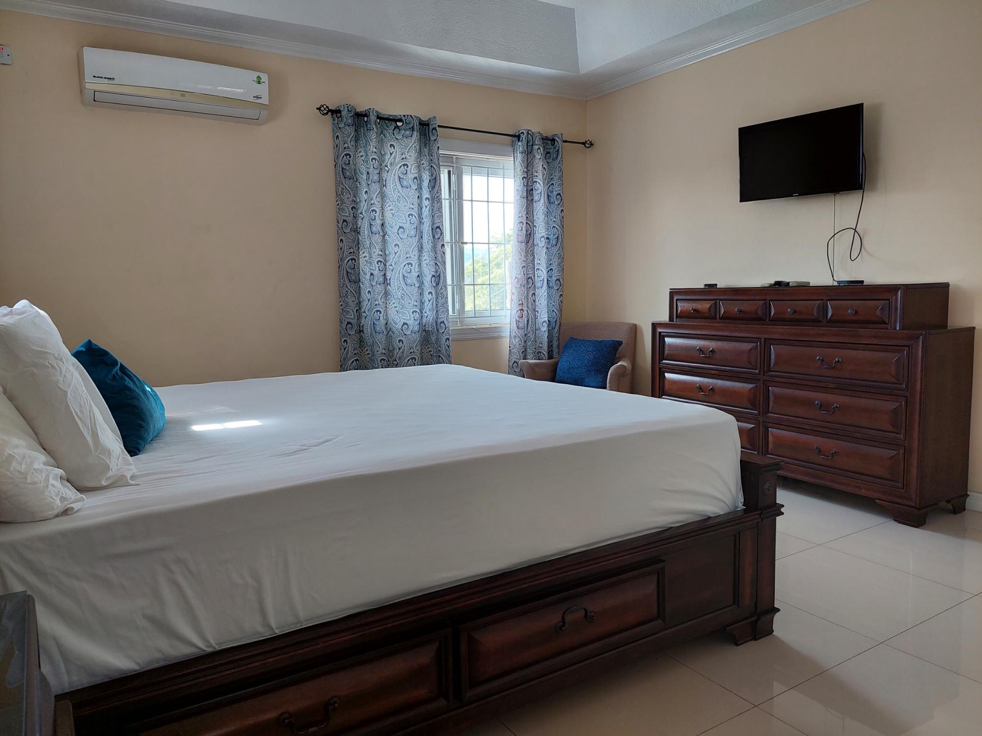 Apartment For Rent: SANDHURST AVENUE, Kingston 6 | $1,950 photo 3