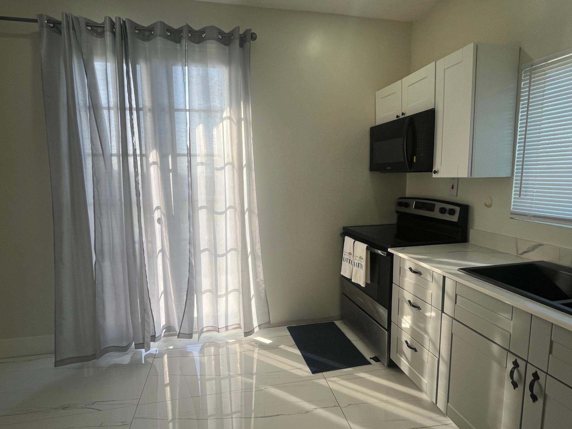 Apartment For Rent: CAMELOT VILLAGE PH 2, Discovery Bay | $1,150 photo 3