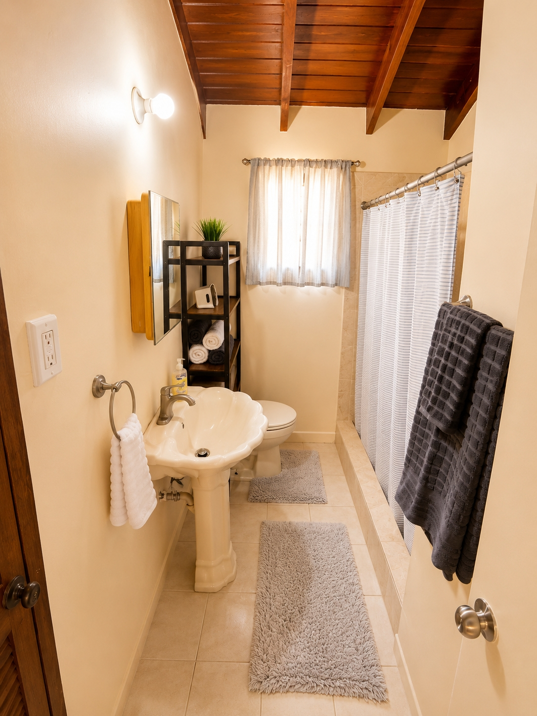 Apartment For Rent: BOGUE VILLAGE, Montego Bay | $135,000 photo 7
