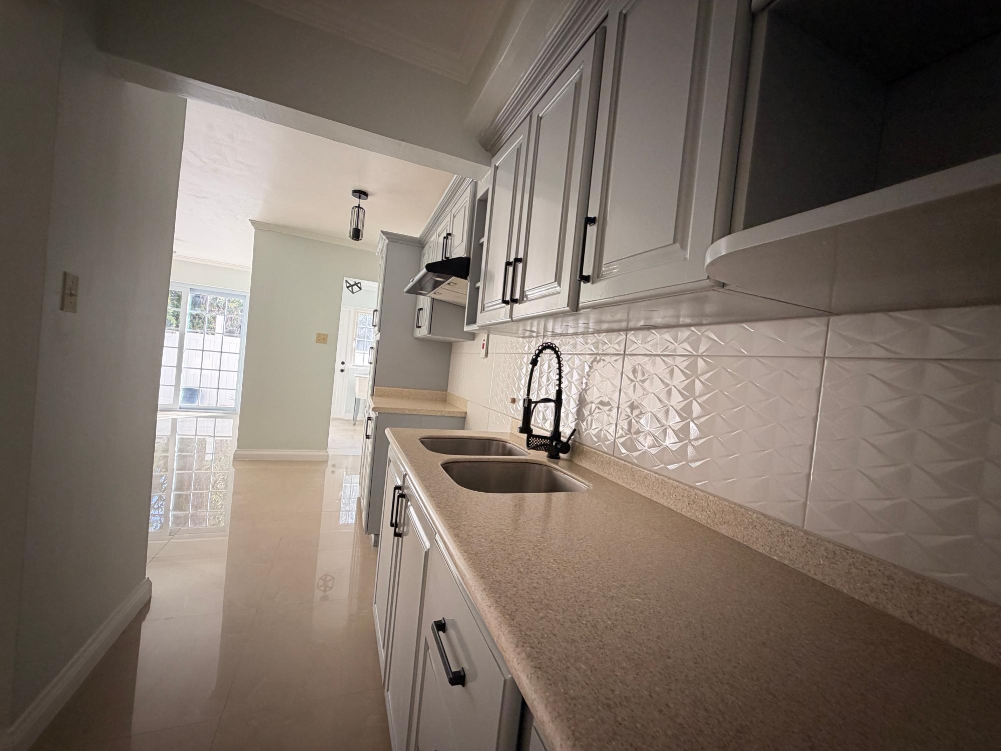 Townhouse For Rent: EAST MOUNTAIN PRIDE AVE, Kingston 6 | $260,000 photo 5