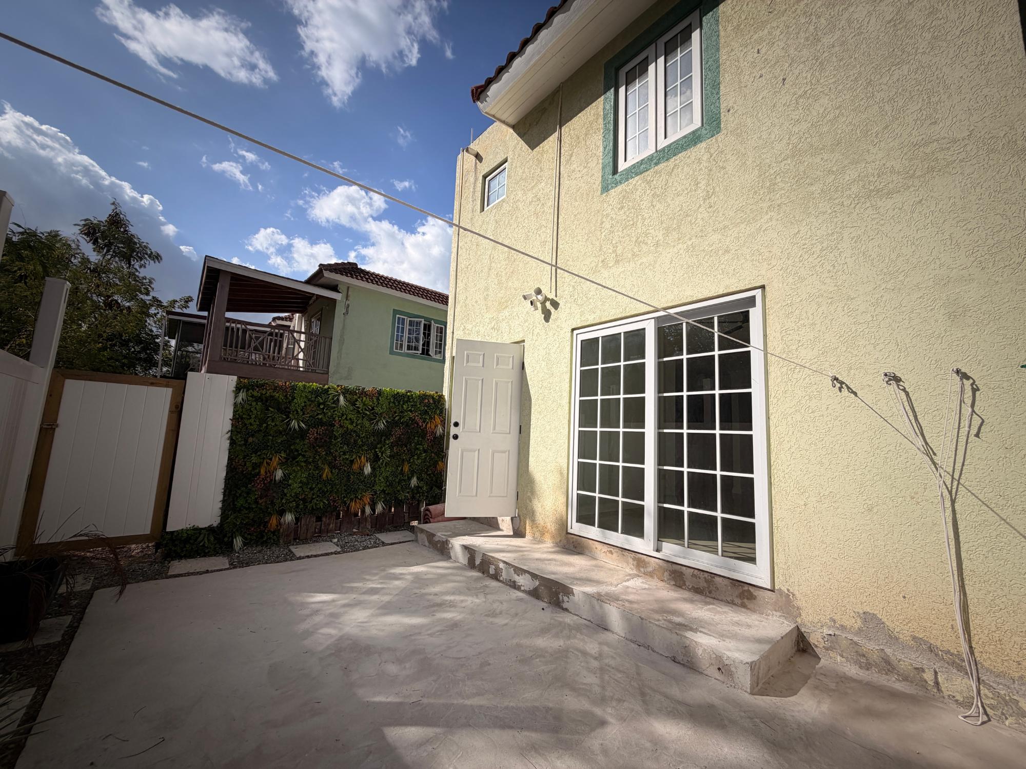 Townhouse For Rent: EAST MOUNTAIN PRIDE AVE, Kingston 6 | $260,000 photo 19