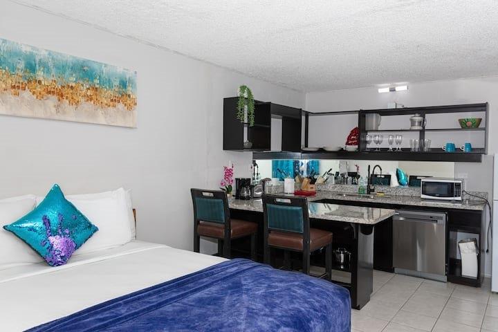 Apartment For Sale: 11 QUEENS DR, ST. JAMES, Montego Bay | $175,000 photo 2