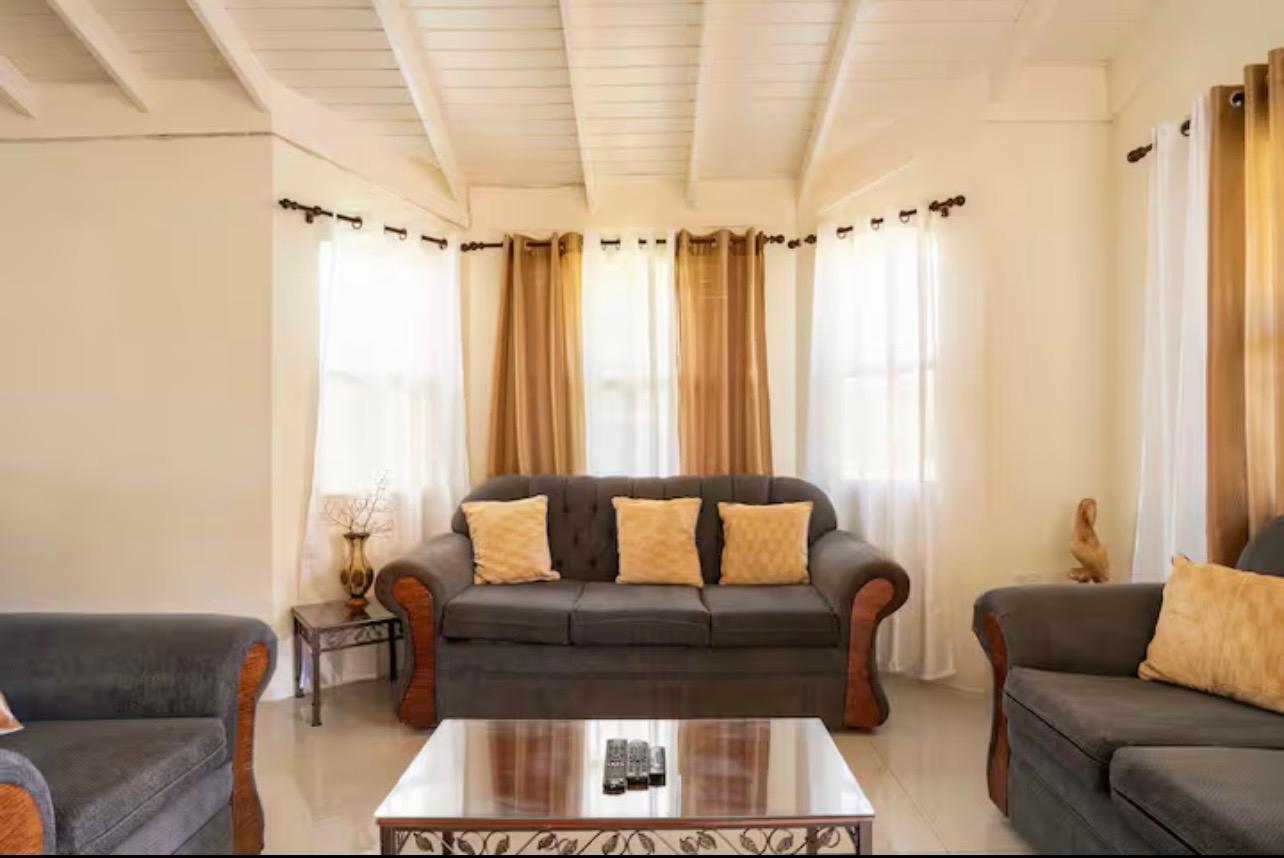 House For Rent: DRAX HALL MANOR PHASE 2, Drax Hall Estate | $1,350 photo 10