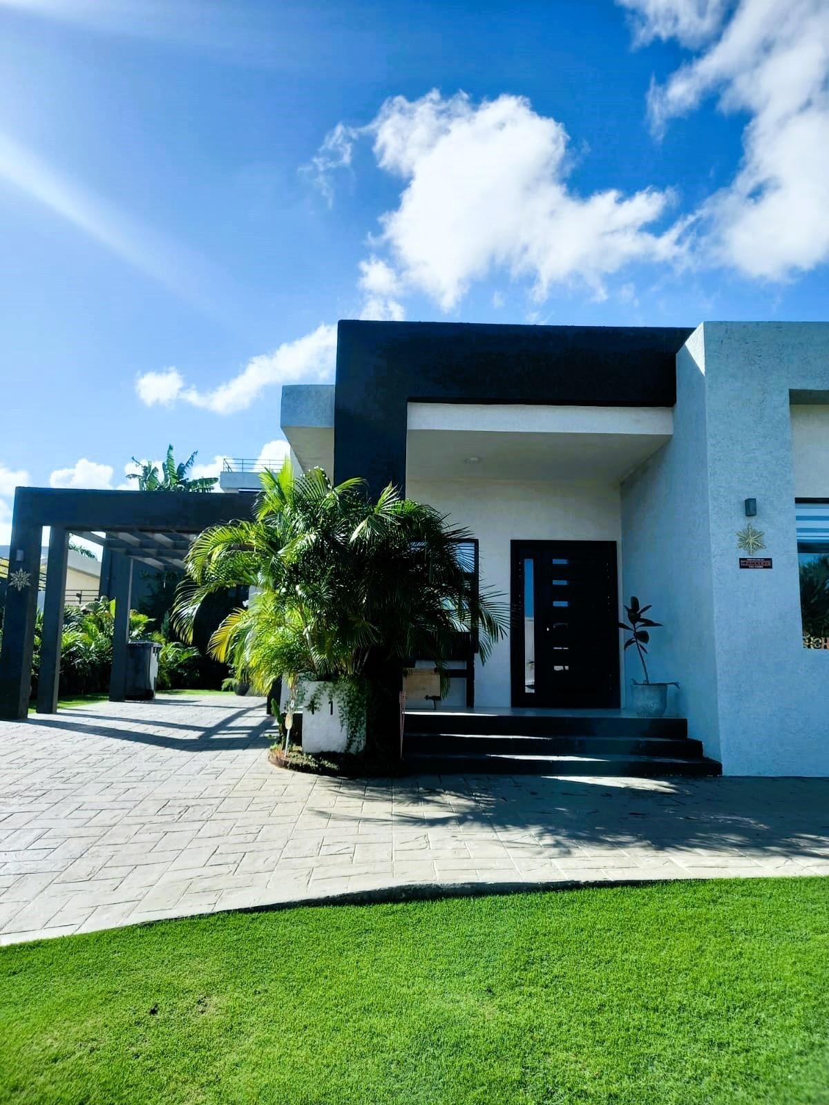 House For Rent: PYRAMID POINT, Ocho Rios | $2,500