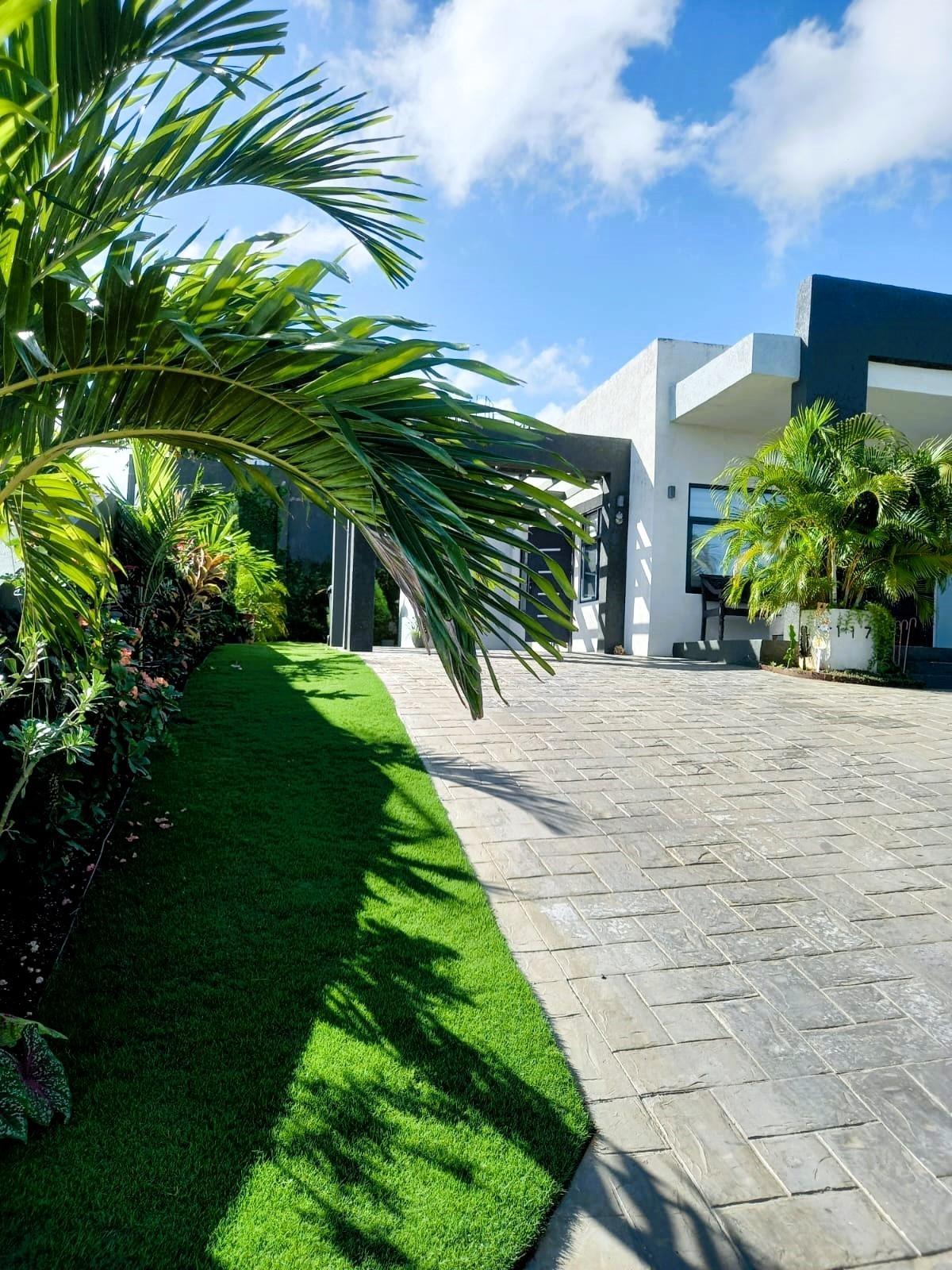 House For Rent: PYRAMID POINT, Ocho Rios | $2,500 photo 2