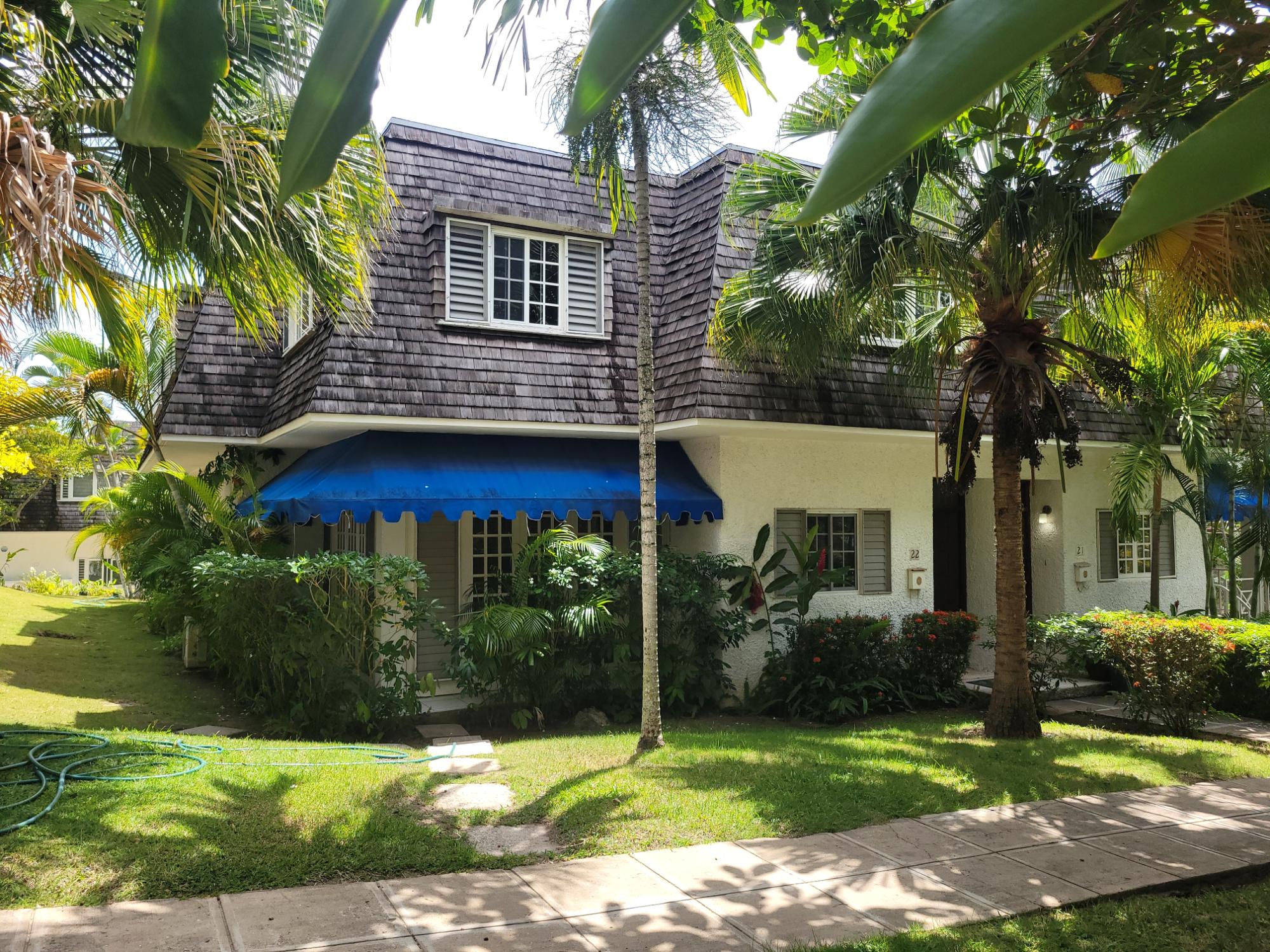 Townhouse For Rent: MILLSBOROUGH AVENUE, Kingston 6 | $2,250
