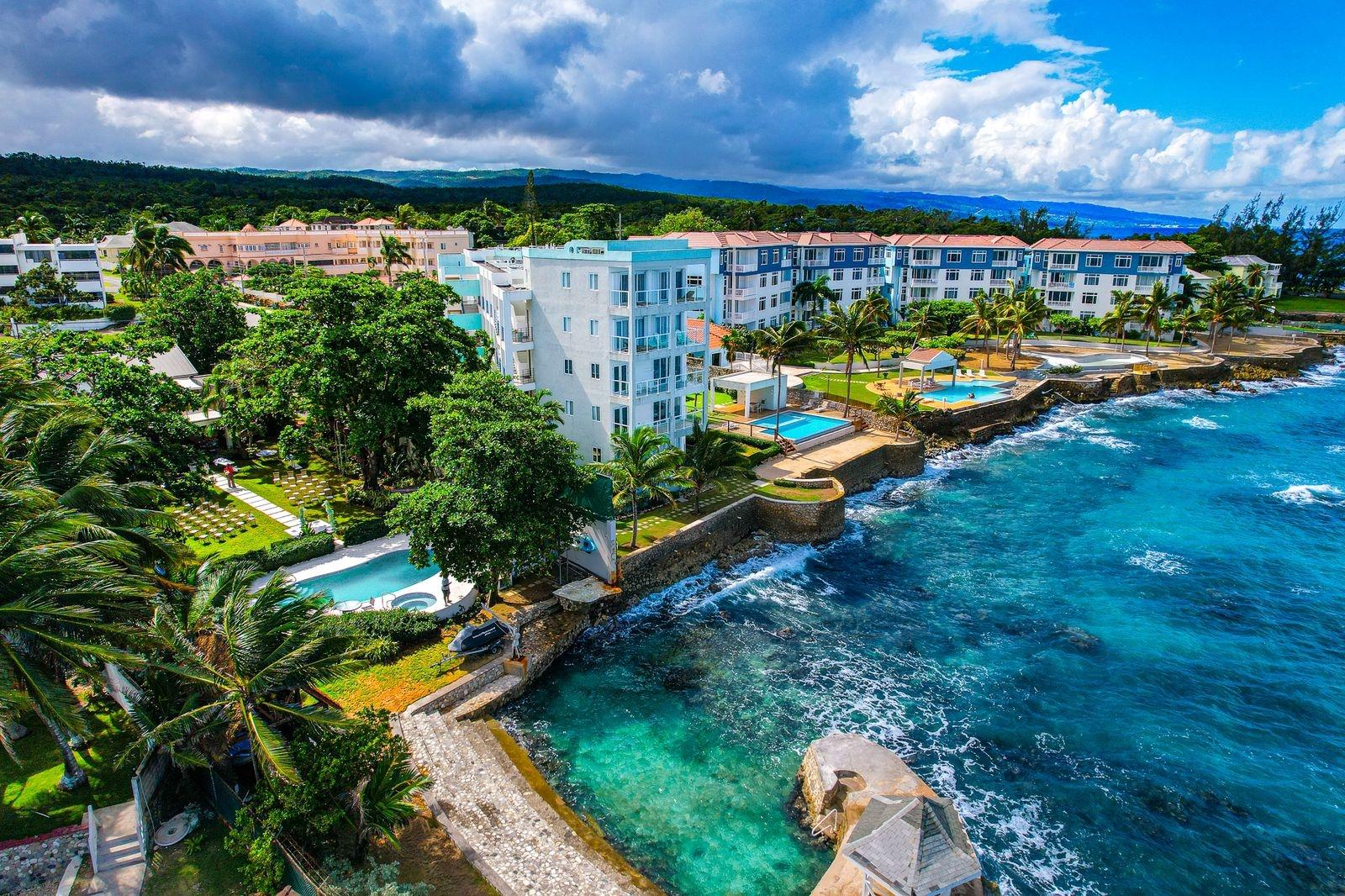 Apartment For Sale: THE WAVES TOWER ISLE, Tower Isle | $400,000 photo 2