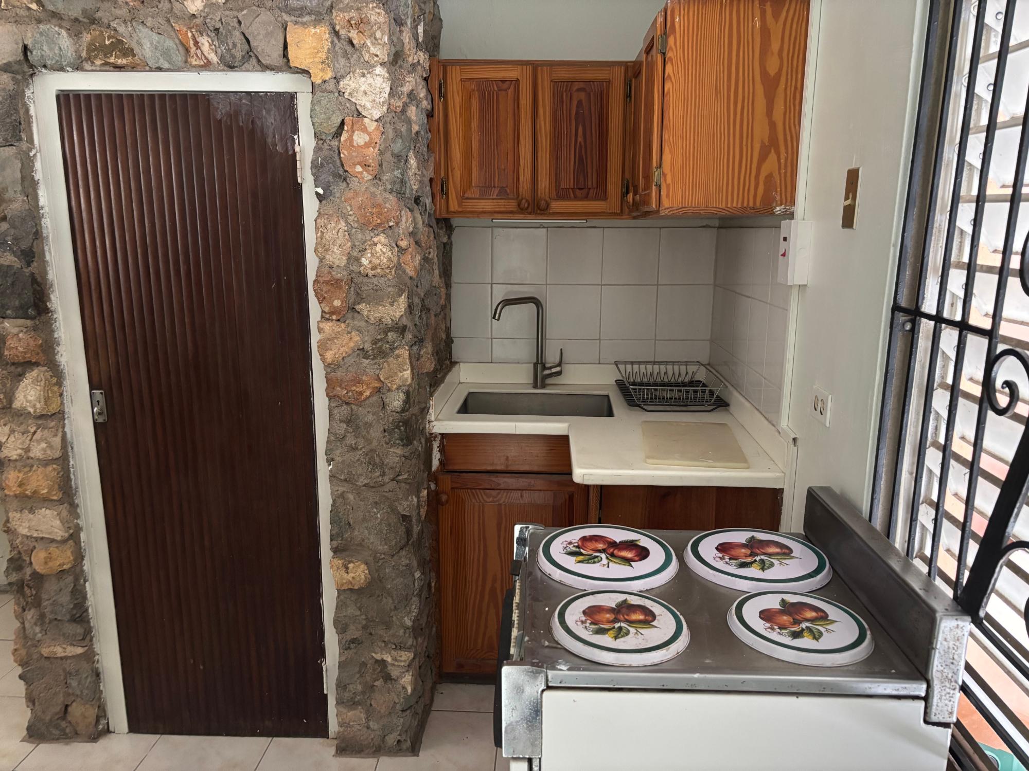 House For Rent: LILY WAY, MONA, Kingston 6 | $120,000 photo 5