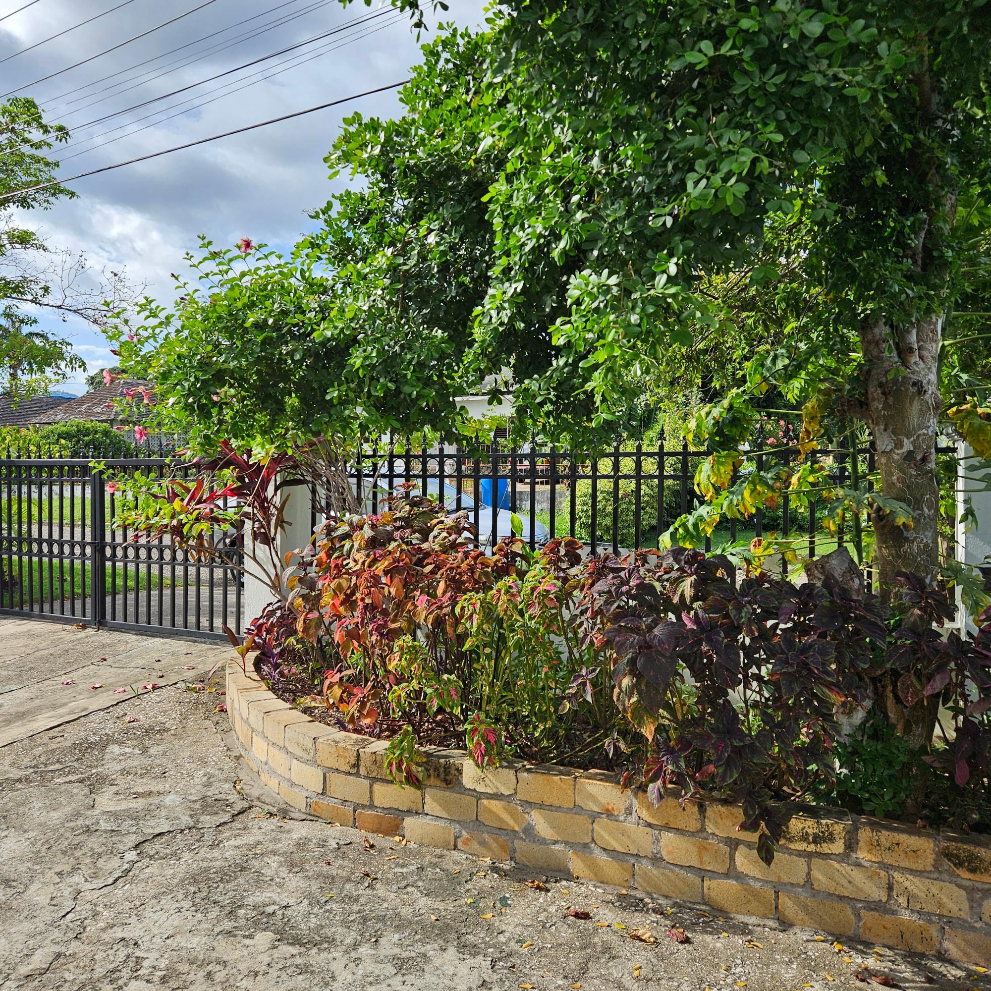 Apartment For Rent: NORBROOK ACRES DRIVE, Kingston 8 | $100,000 photo 2