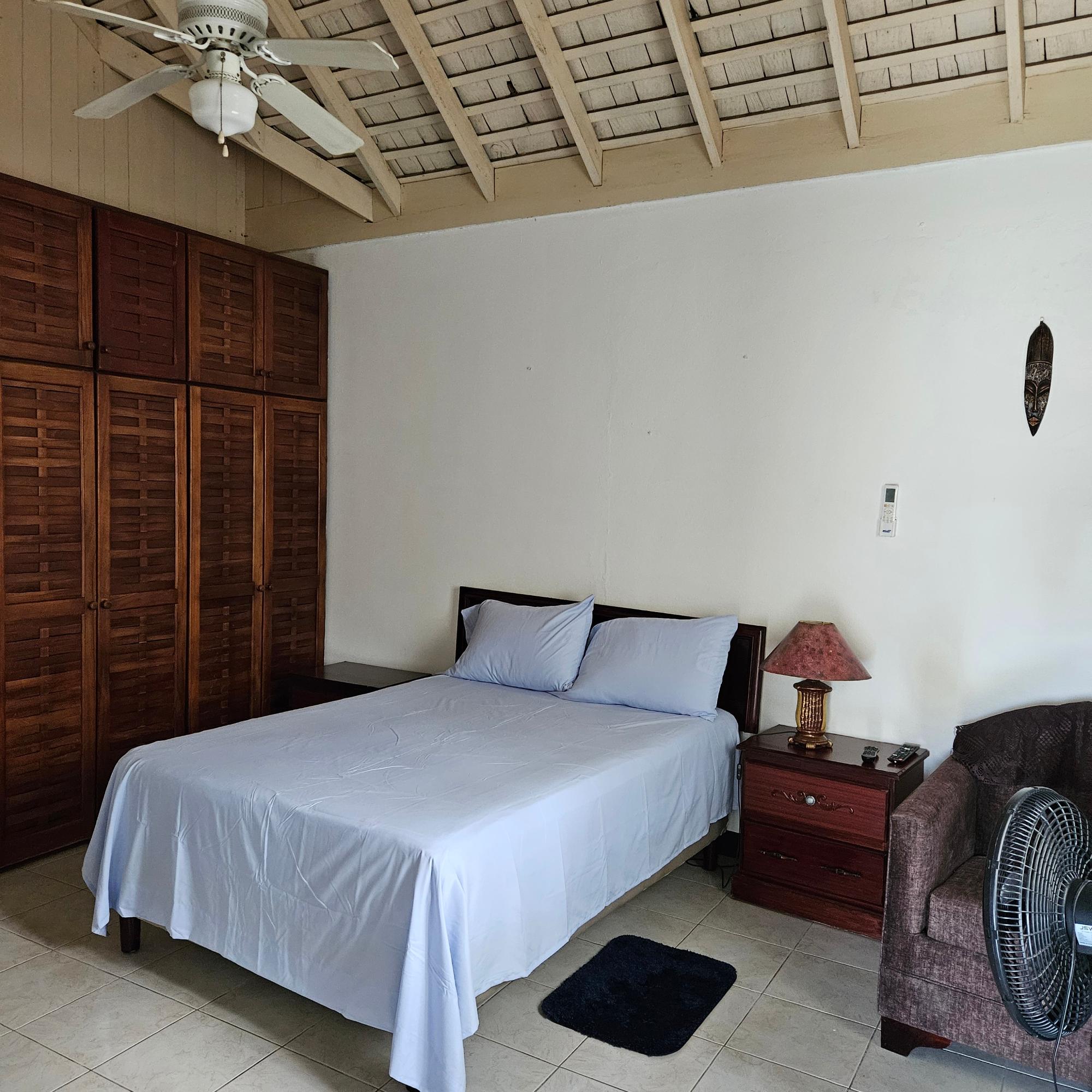 Apartment For Rent: NORBROOK ACRES DRIVE, Kingston 8 | $100,000 photo 4