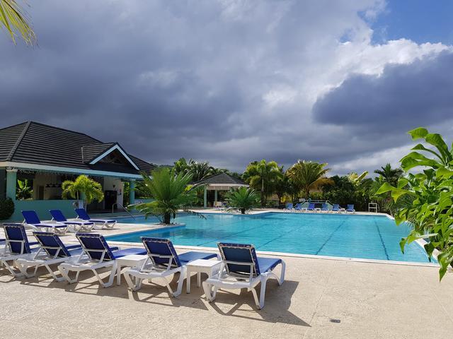 House For Rent: RICHMOND ESTATES, Runaway Bay | $1,700