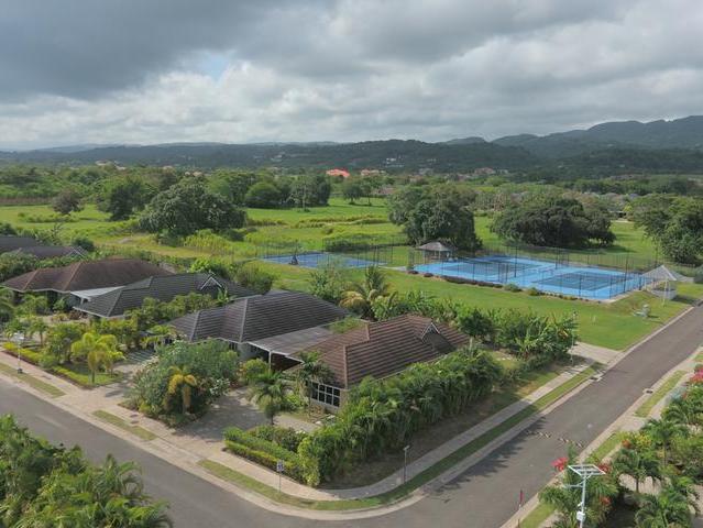 House For Rent: RICHMOND ESTATES, Runaway Bay | $1,700 photo 2