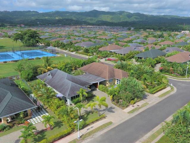 House For Rent: RICHMOND ESTATES, Runaway Bay | $1,700 photo 3