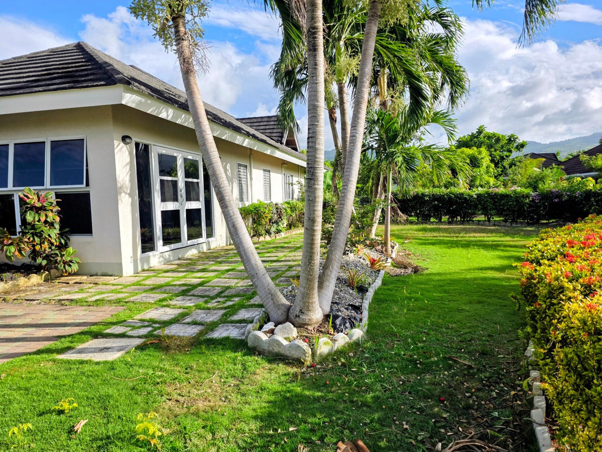 House For Rent: HIBISCUS AVE, RICHMOND, Richmond | $2,800 photo 4