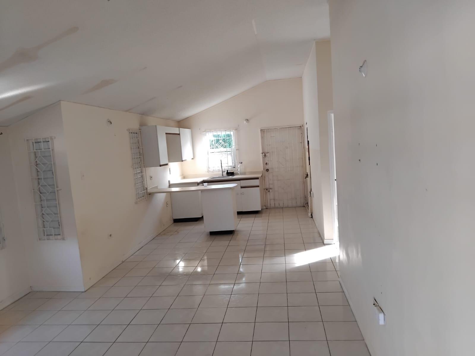 House For Sale: CARLTON CRES. ROSEVALE, Rose Hall | $85,000 photo 3