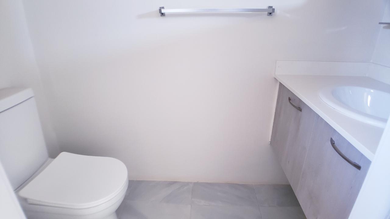 Townhouse For Rent: CAMELOT VILLAGE, PHAZE 1, Discovery Bay | $145,000 photo 5