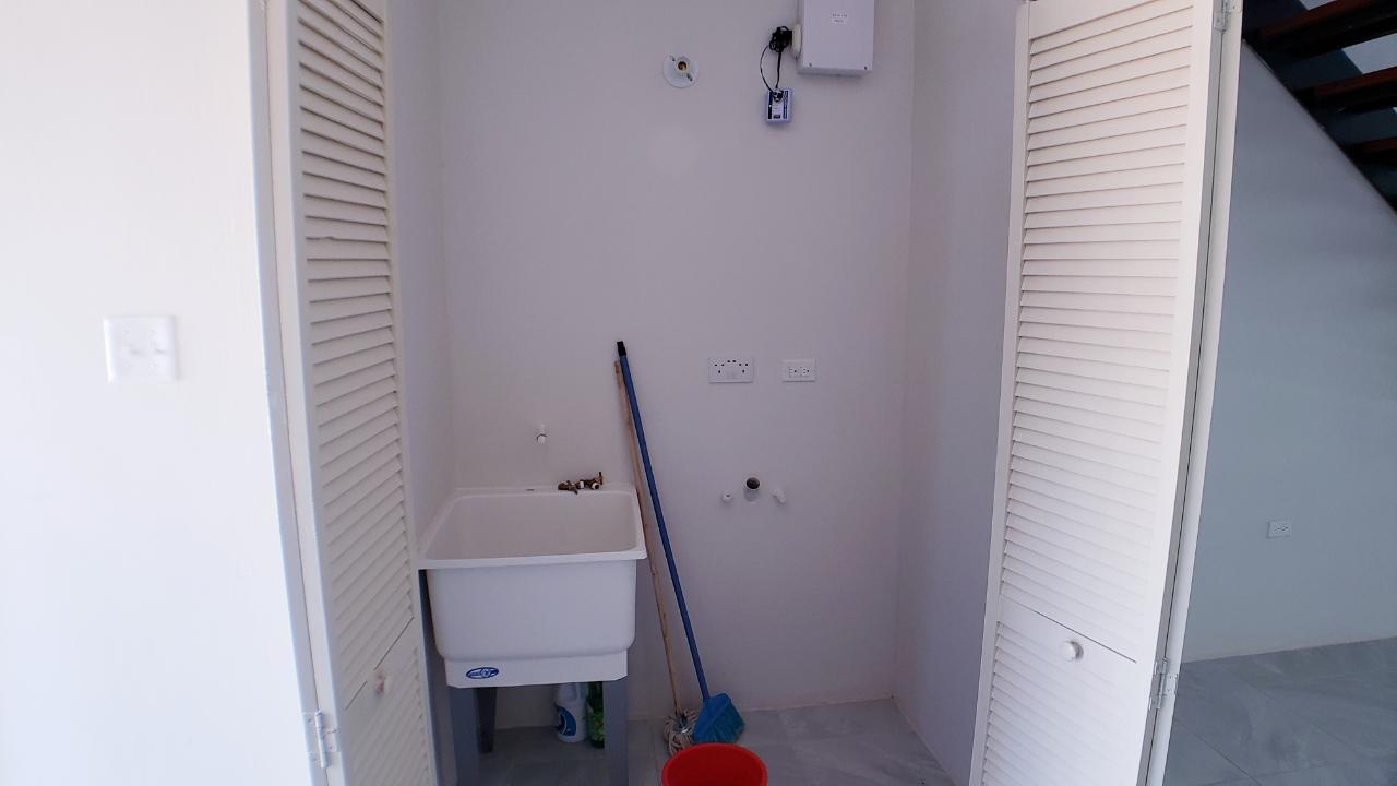 Townhouse For Rent: CAMELOT VILLAGE, PHAZE 1, Discovery Bay | $145,000 photo 6