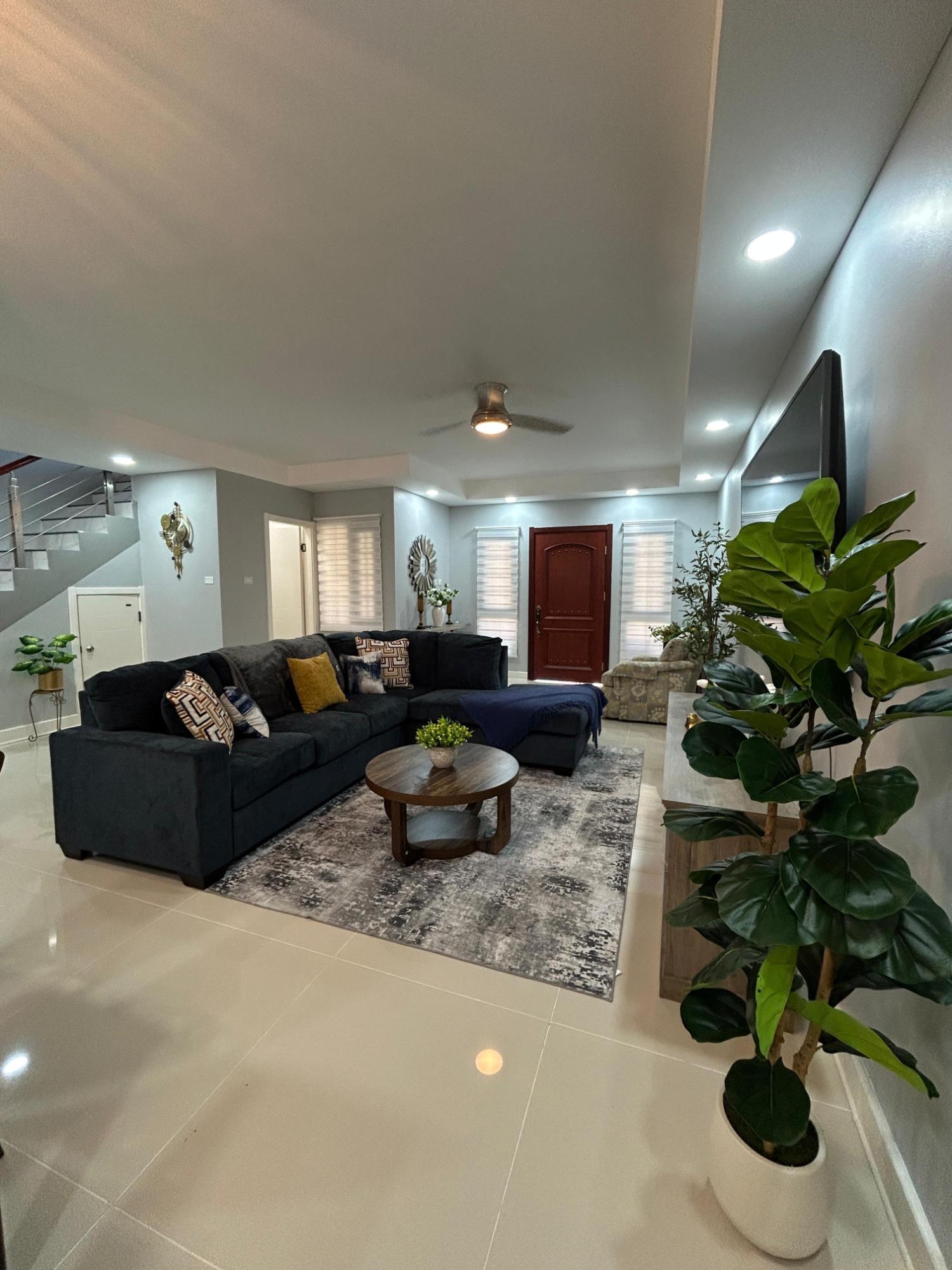 Townhouse For Rent: HUMMINGBIRD ESTATE, Greenside | $3,000 photo 5