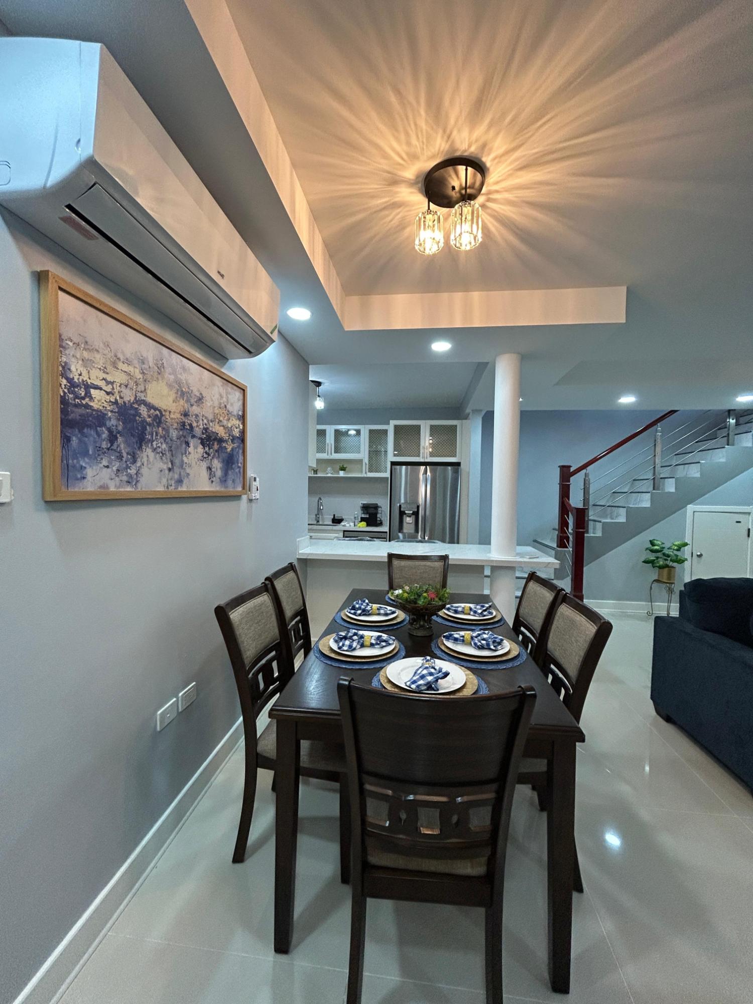 Townhouse For Rent: HUMMINGBIRD ESTATE, Greenside | $3,000 photo 8