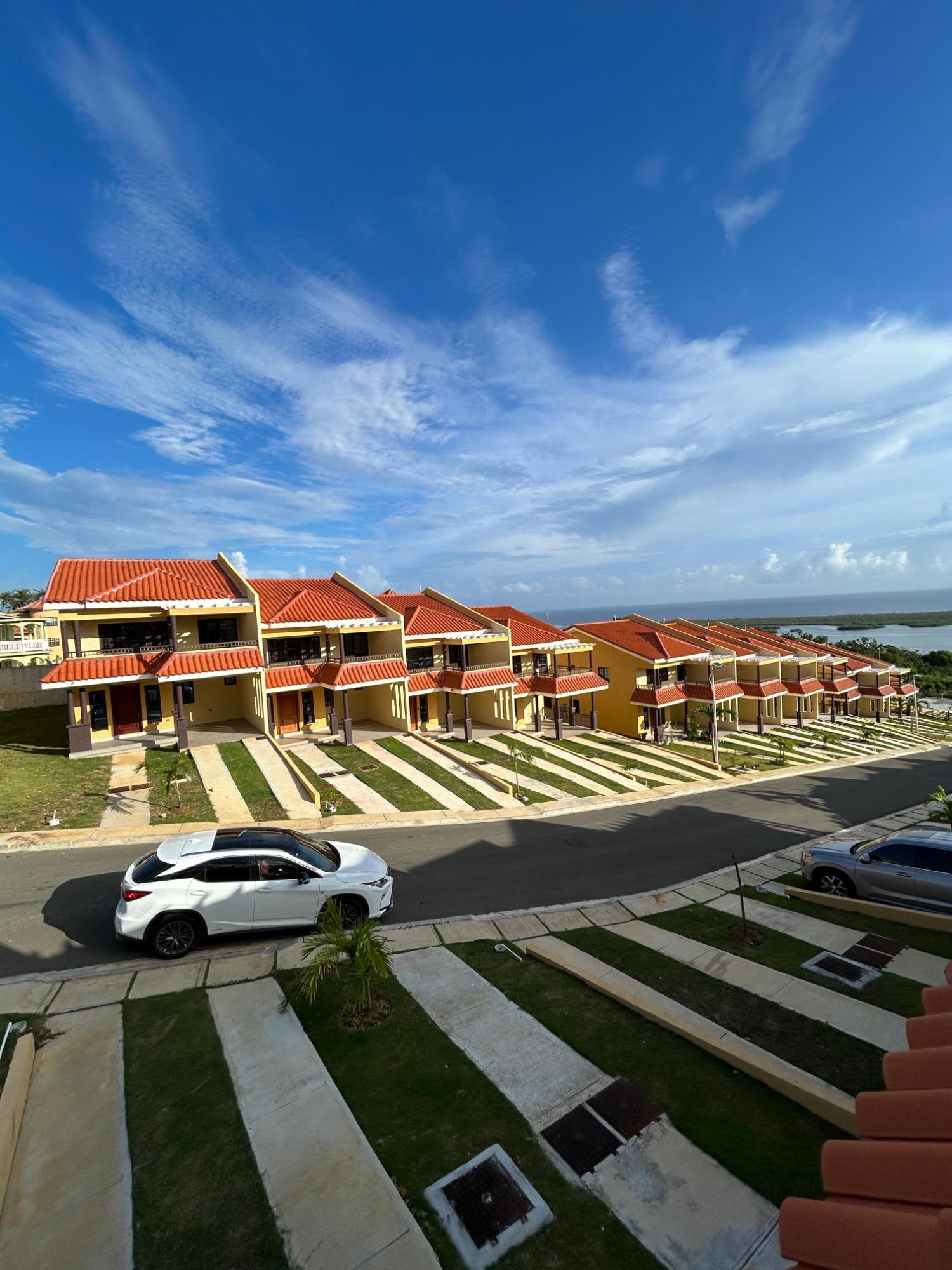 Townhouse For Rent: HUMMINGBIRD ESTATE, Greenside | $3,000 photo 19