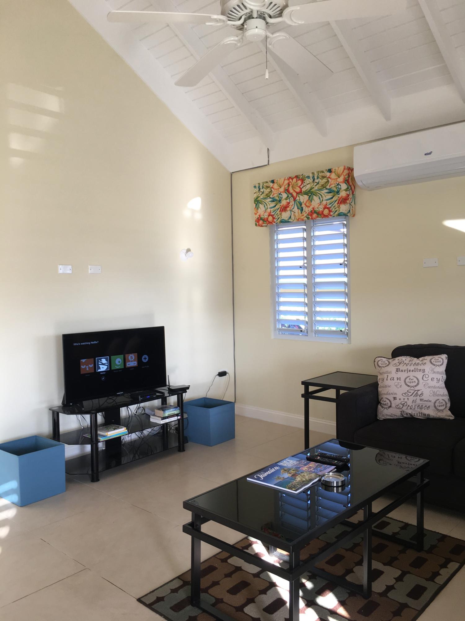 House For Rent: BANANA WALK, Laughlands | $1,600 photo 3