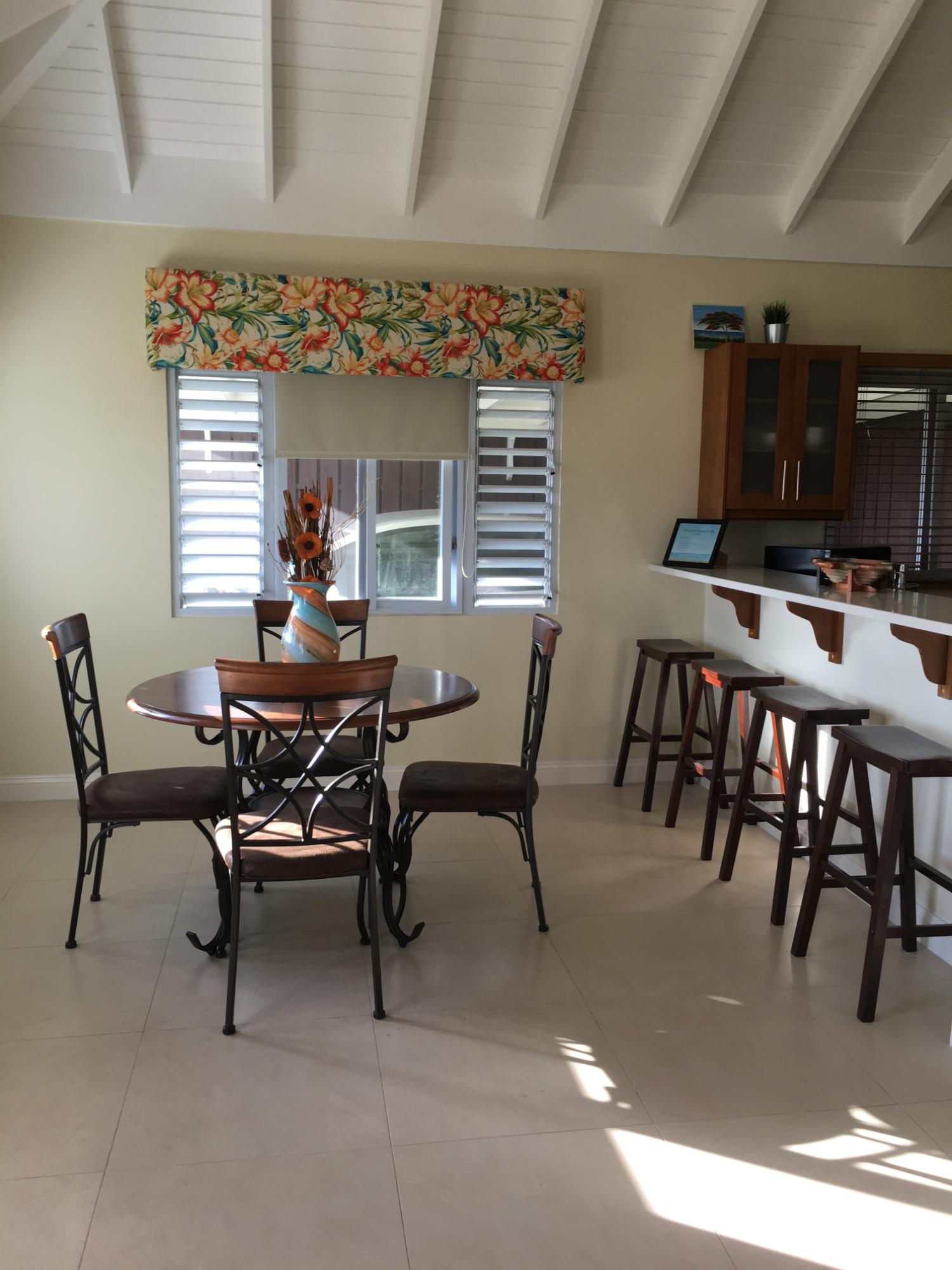 House For Rent: BANANA WALK, Laughlands | $1,600 photo 4