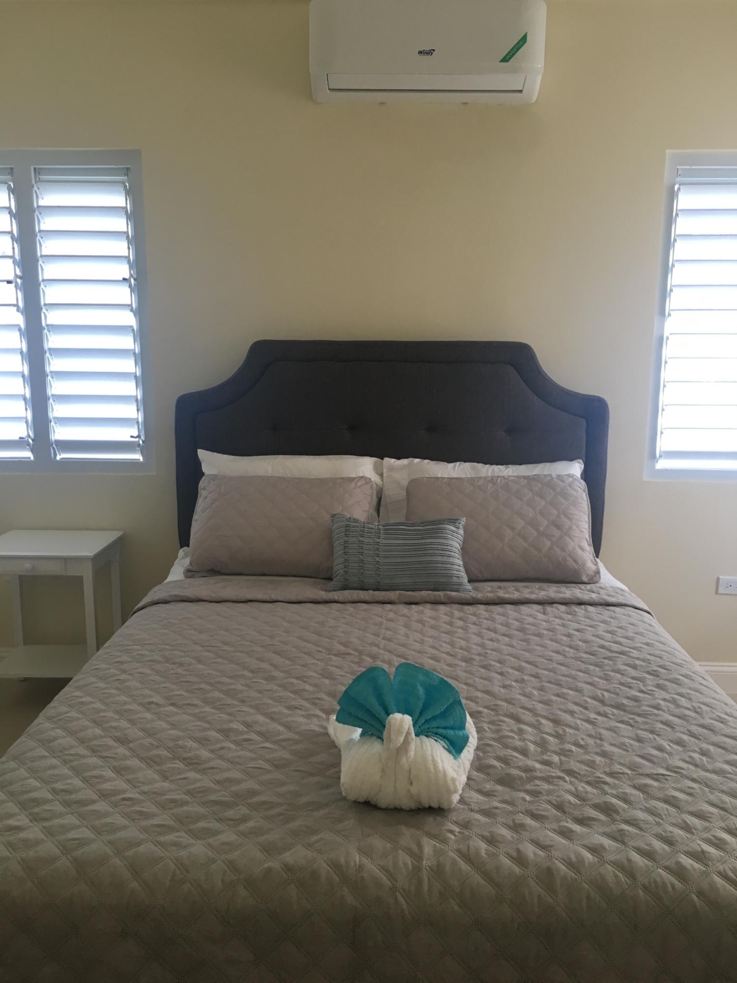 House For Rent: BANANA WALK, Laughlands | $1,600 photo 9