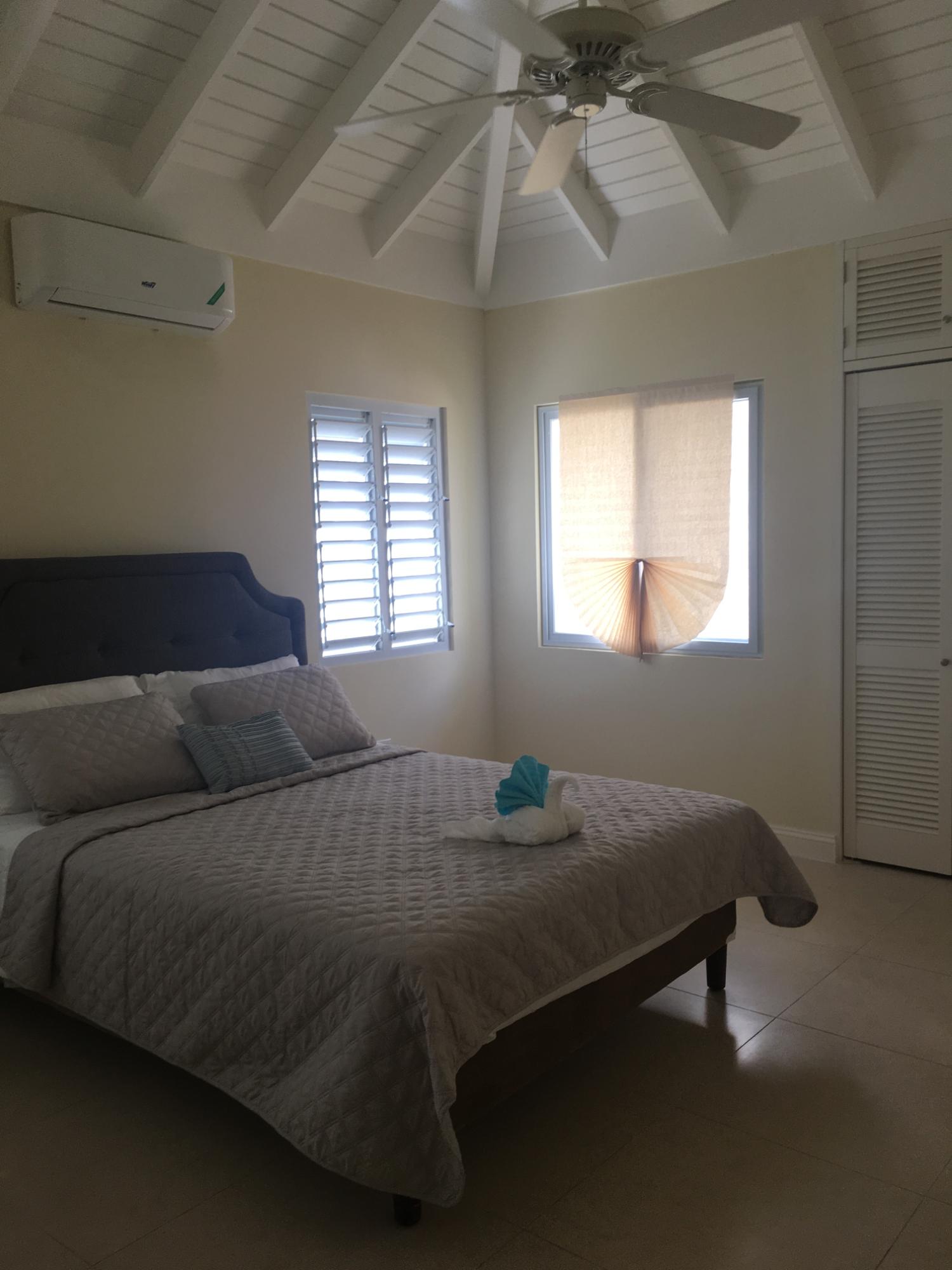 House For Rent: BANANA WALK, Laughlands | $1,600 photo 10