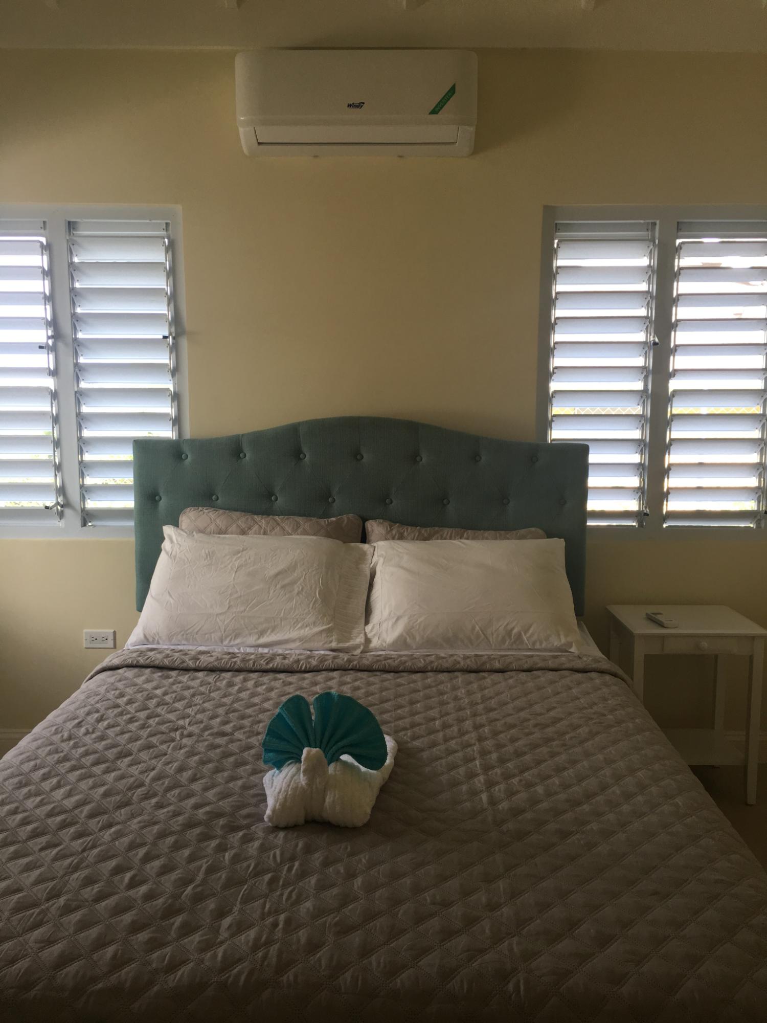 House For Rent: BANANA WALK, Laughlands | $1,600 photo 12