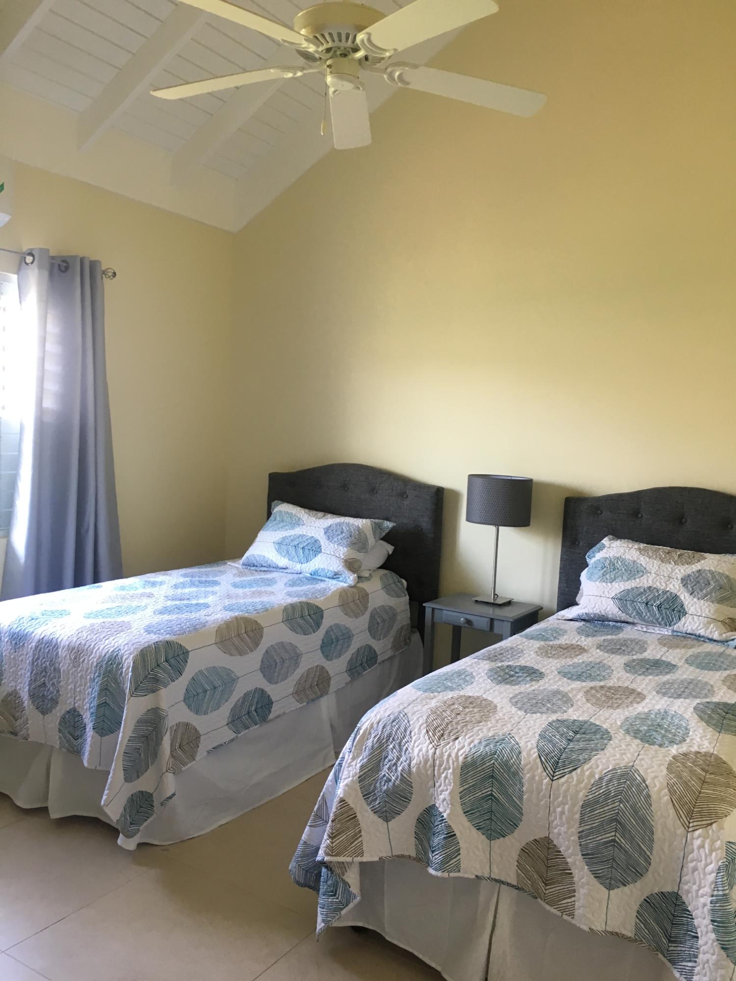 House For Rent: BANANA WALK, Laughlands | $1,600 photo 15
