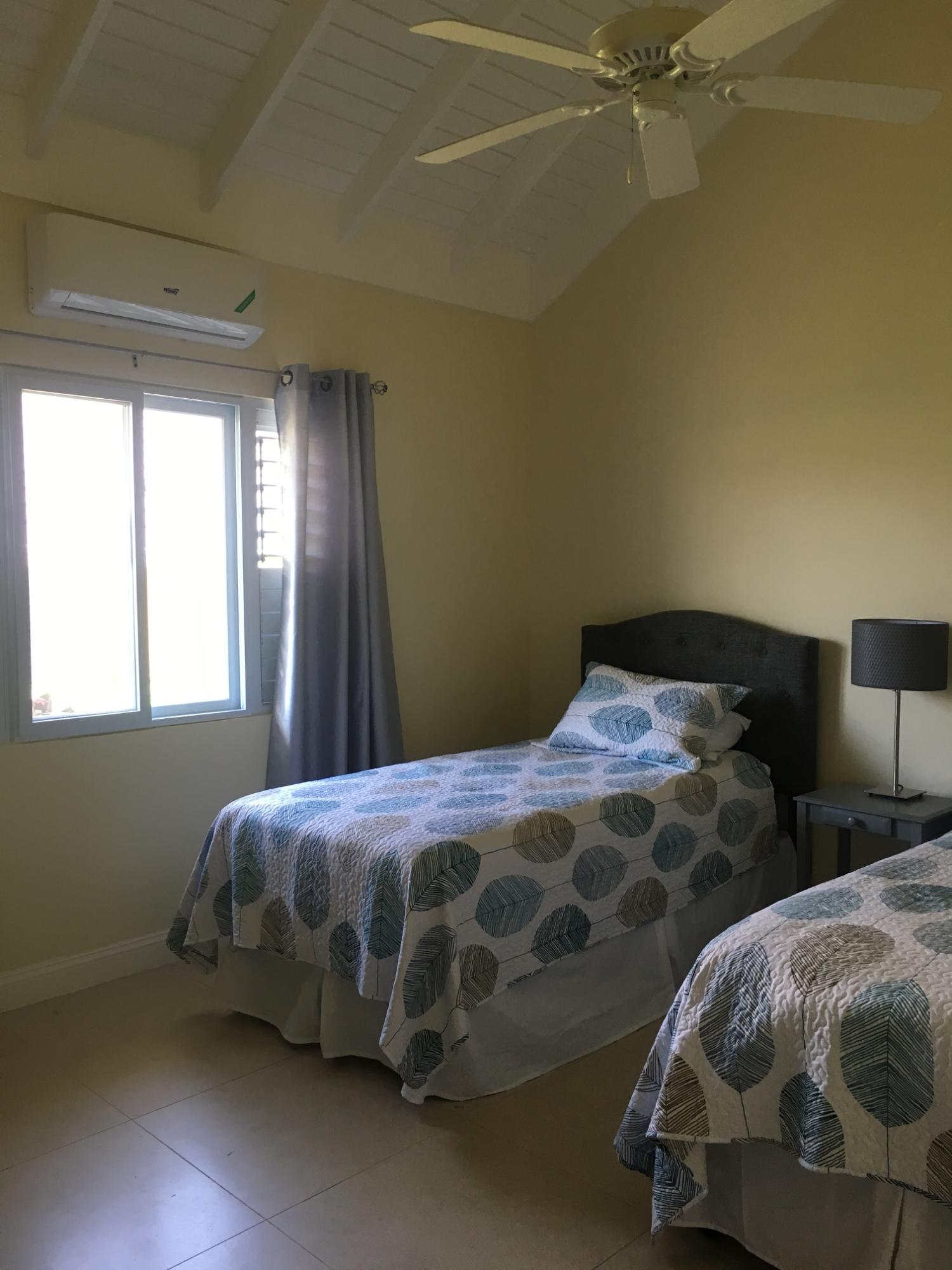 House For Rent: BANANA WALK, Laughlands | $1,600 photo 16