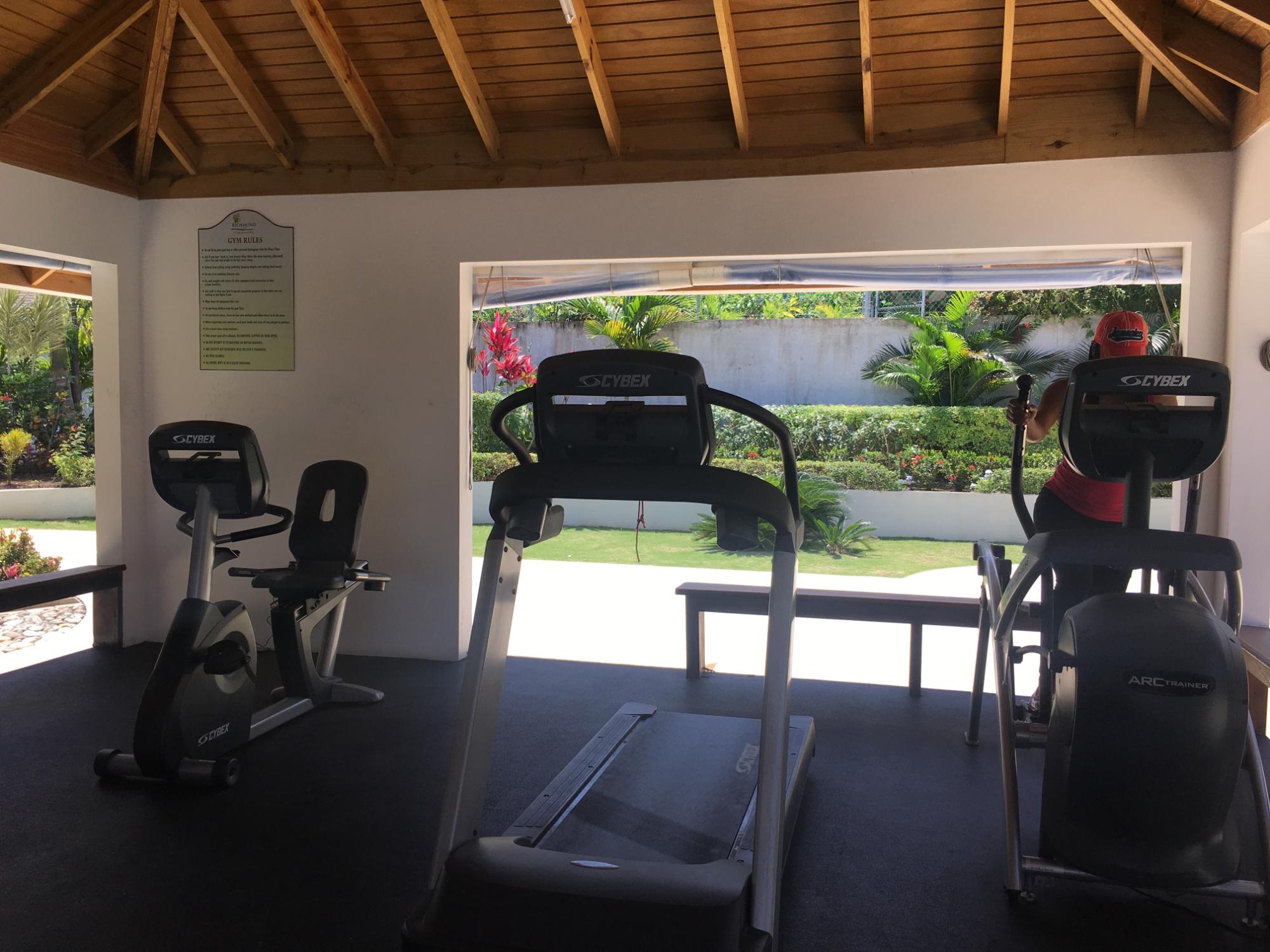 House For Rent: BANANA WALK, Laughlands | $1,600 photo 20