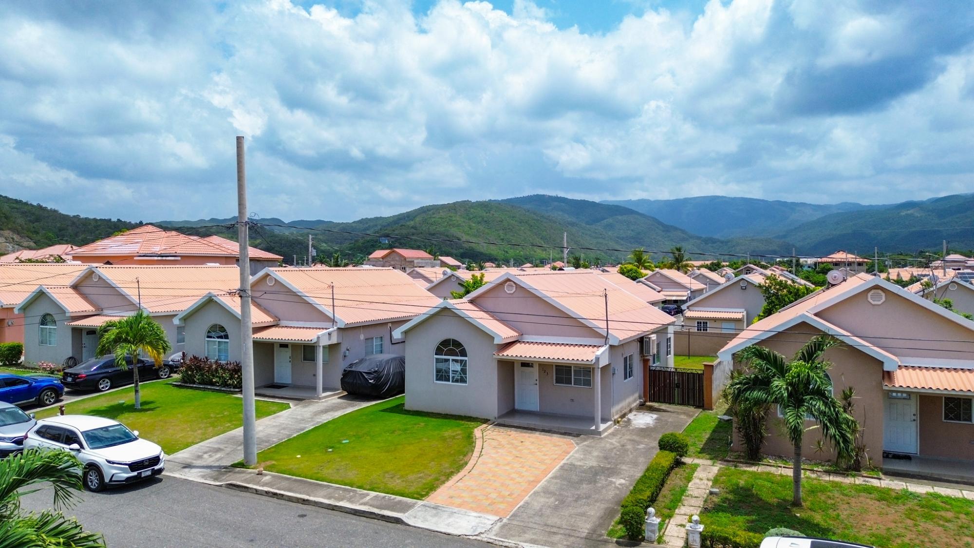 House For Rent: RAY WRIGHT DRIVE, Caymanas Estates | $150,000 photo 2