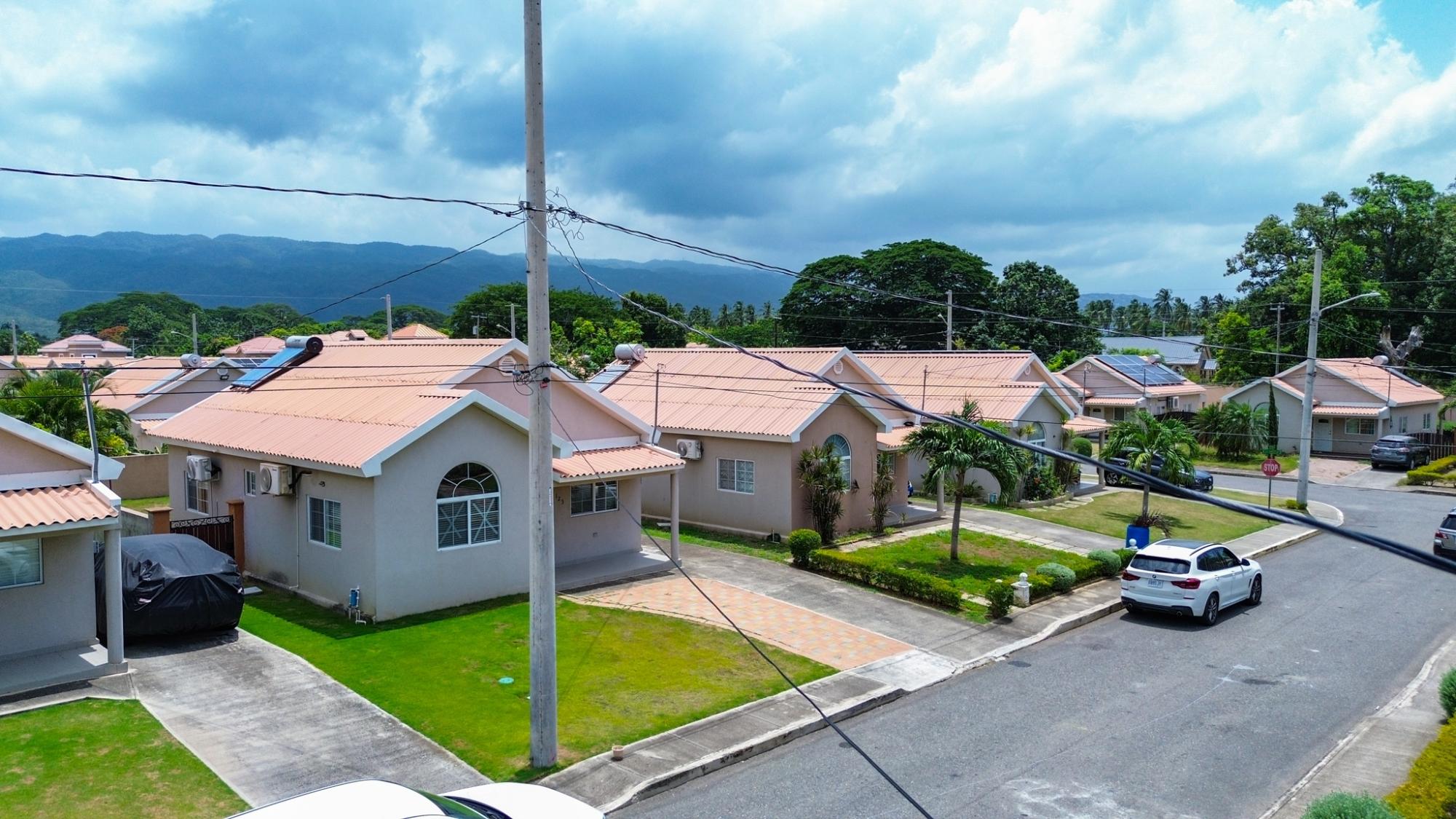 House For Rent: RAY WRIGHT DRIVE, Caymanas Estates | $150,000 photo 3
