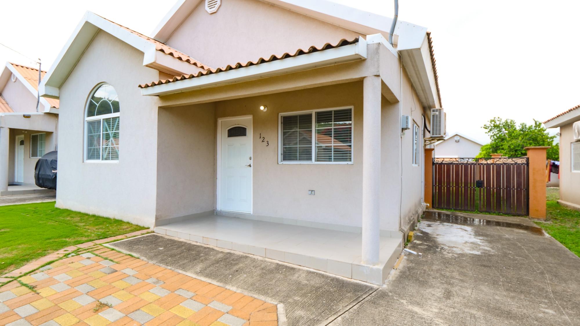 House For Rent: RAY WRIGHT DRIVE, Caymanas Estates | $150,000 photo 6